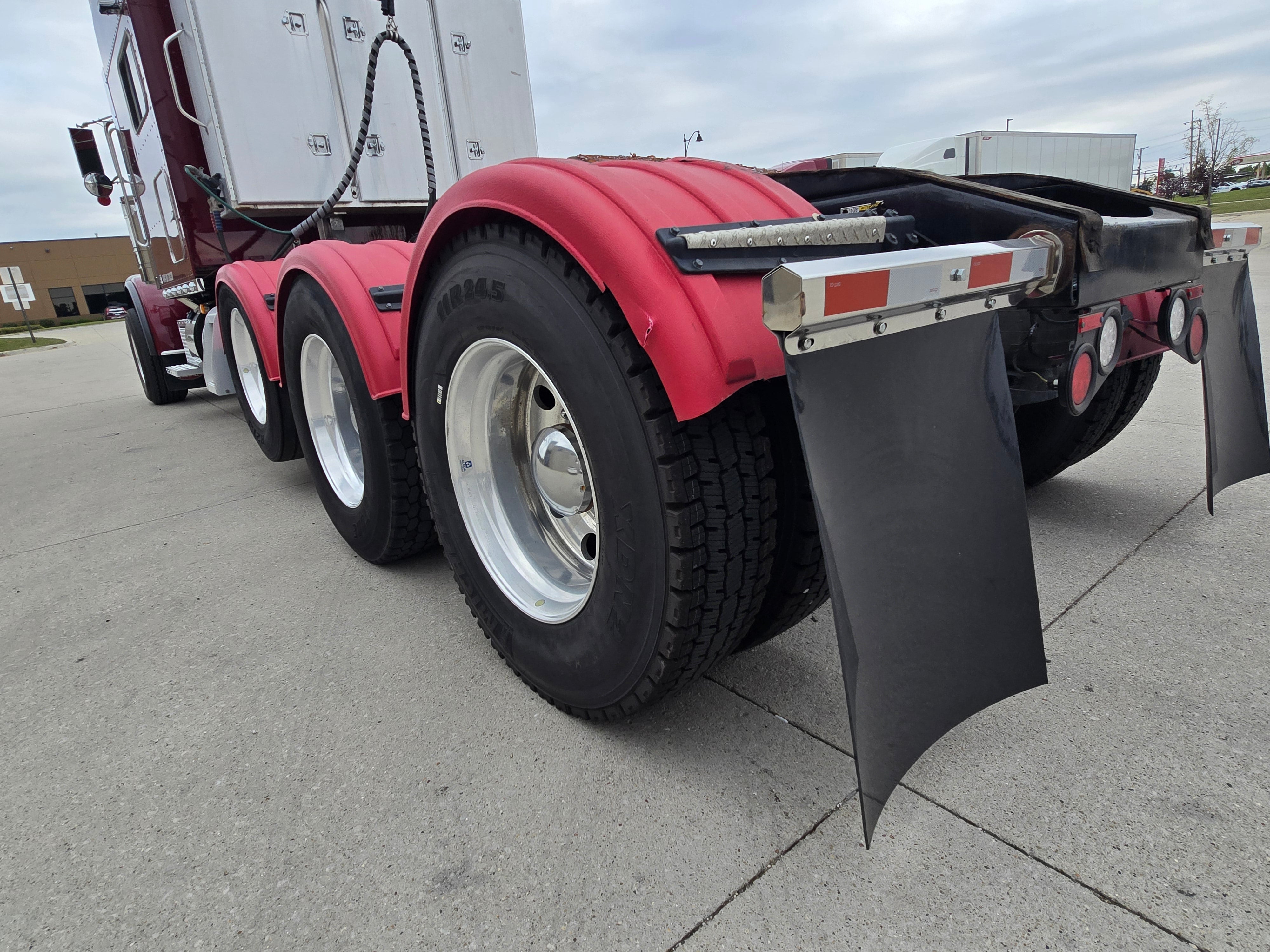 2022 Peterbilt 389