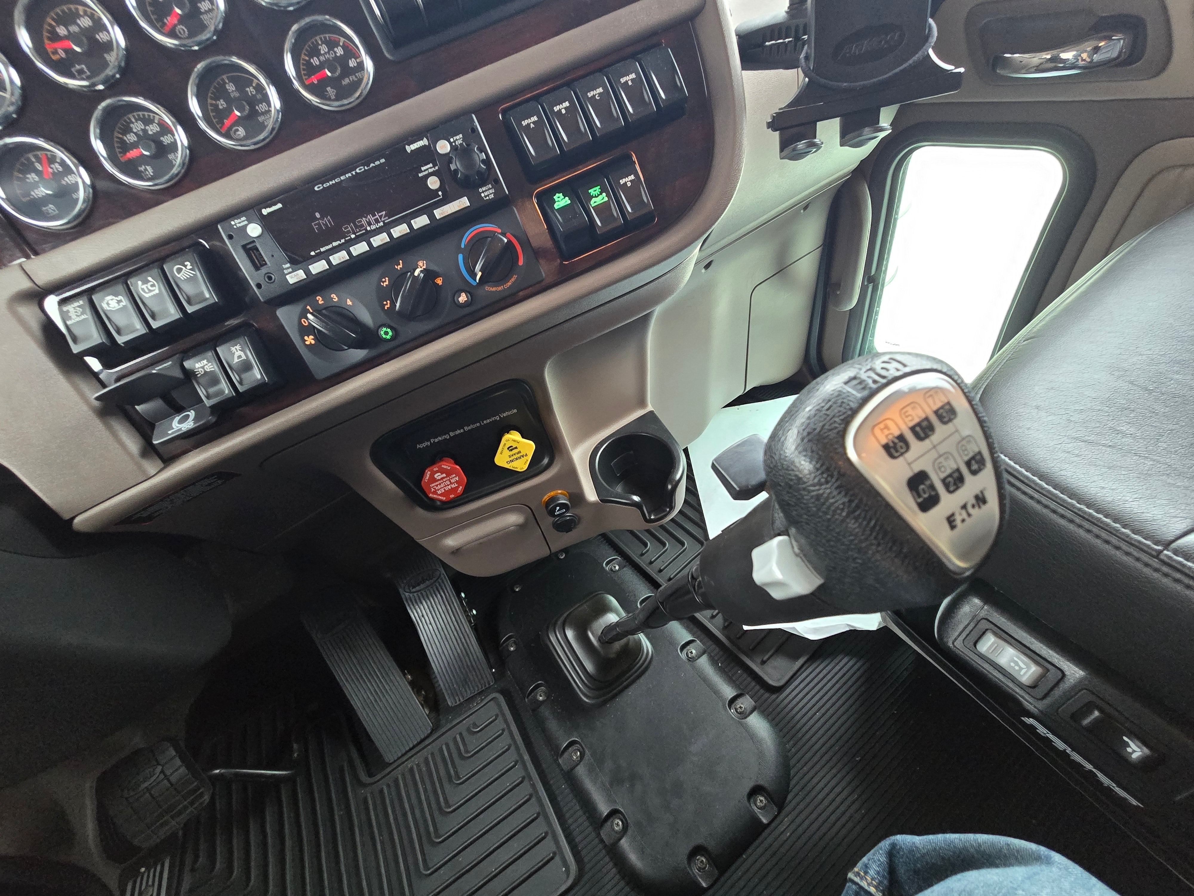 2022 Peterbilt 389
