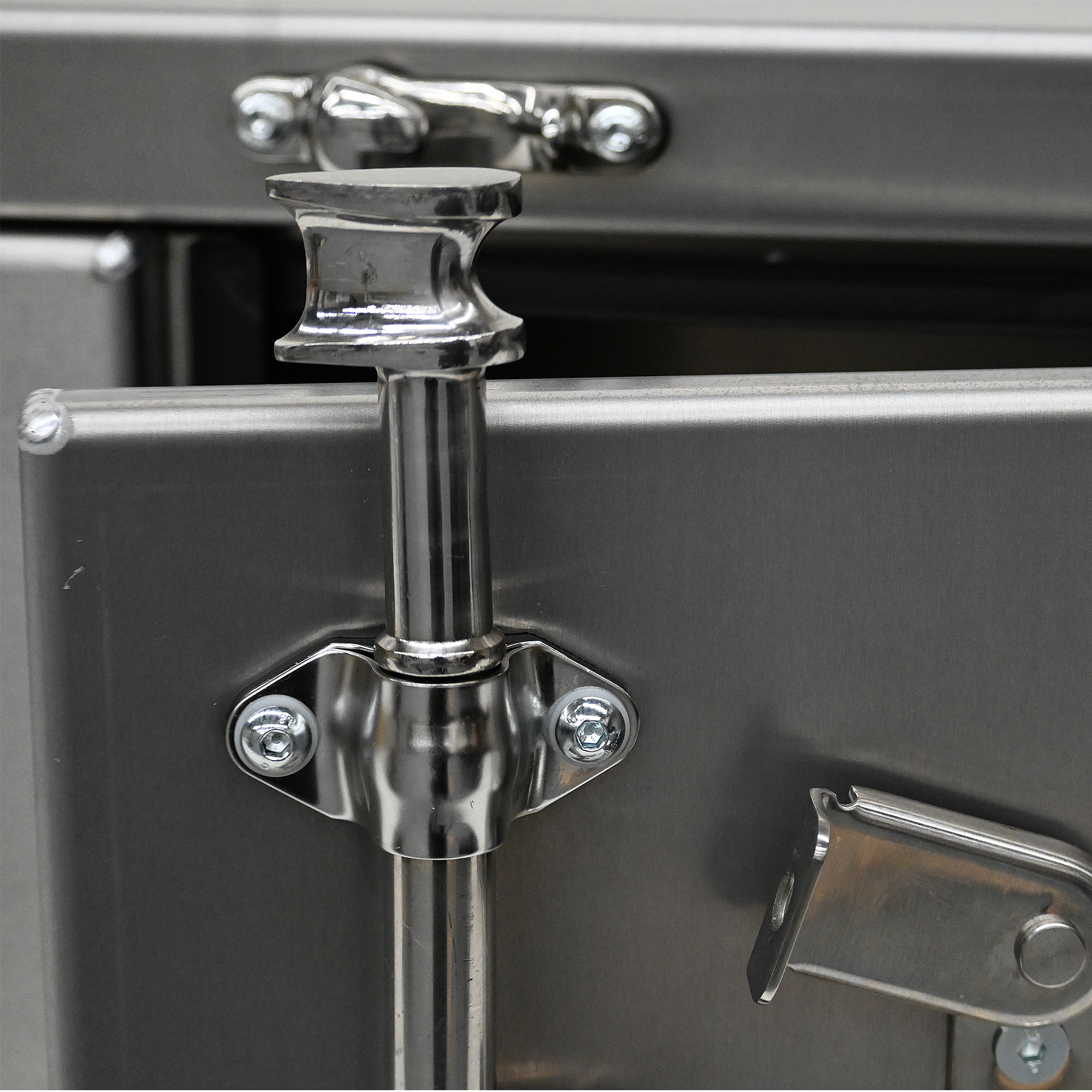 18" x 18" x 60" Cam Lock Tool Box