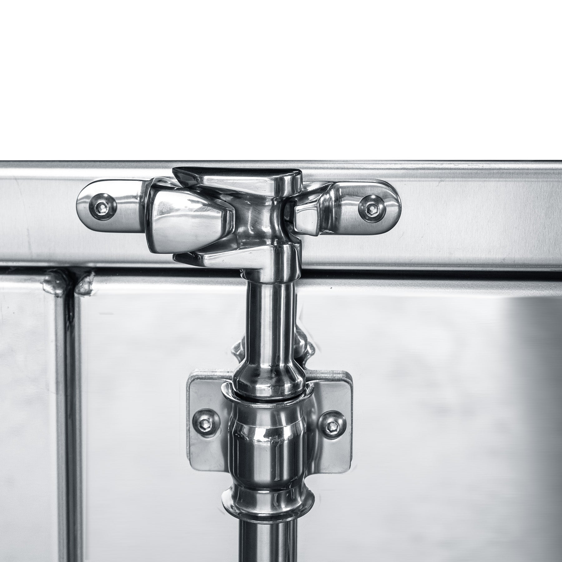 24 x 24x 60 Aero Toolbox Extreme Weather w cam lock