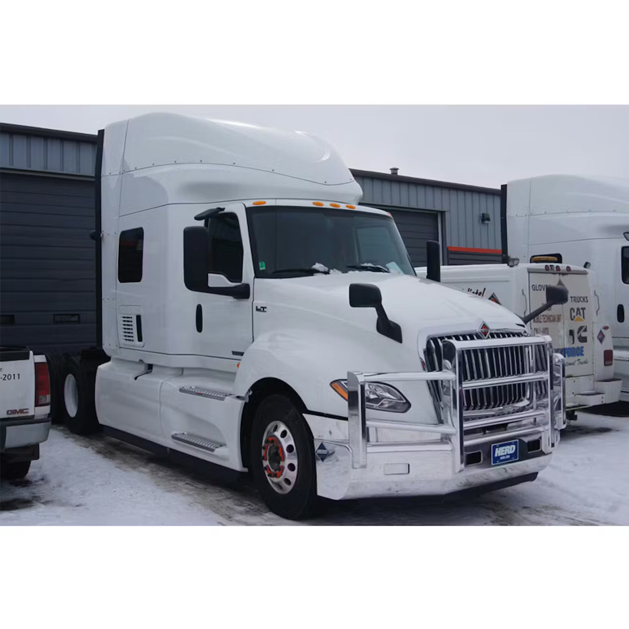 International 4400 (Air Ride Cab) 2011-UP Route One Trailers