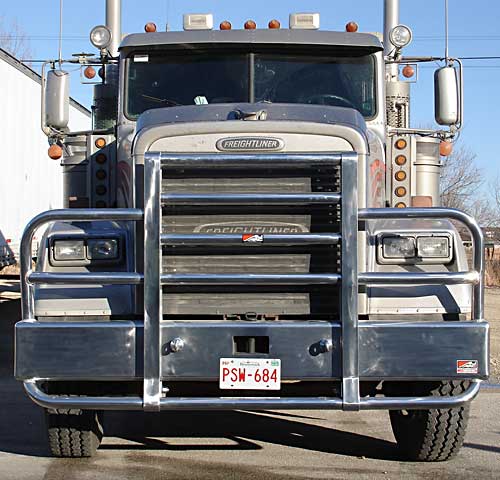 Freightliner Classic 132" BBC, - 2000 Route One Trailers