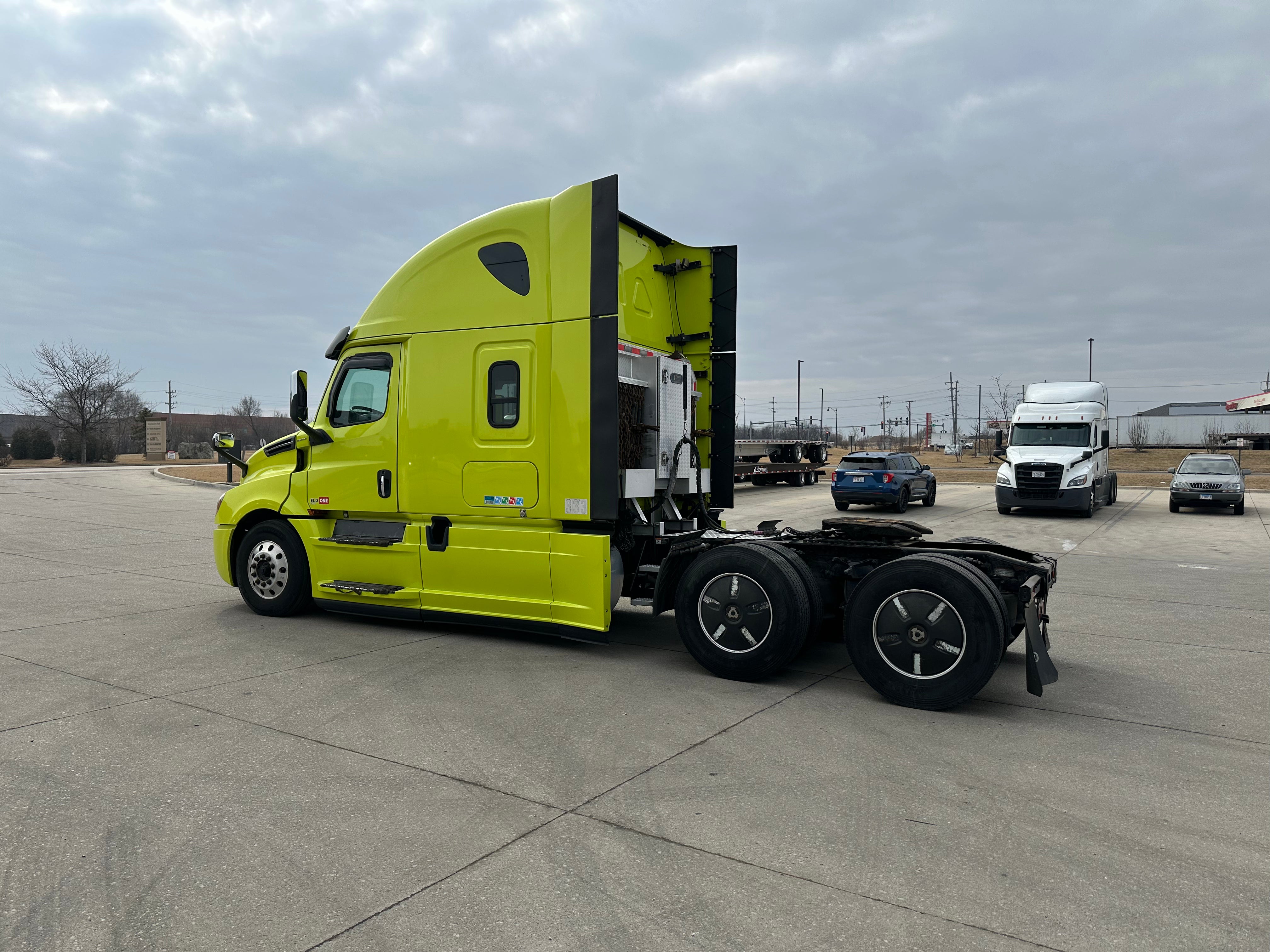 2018 Freightliner Cascadia Route One Trailers