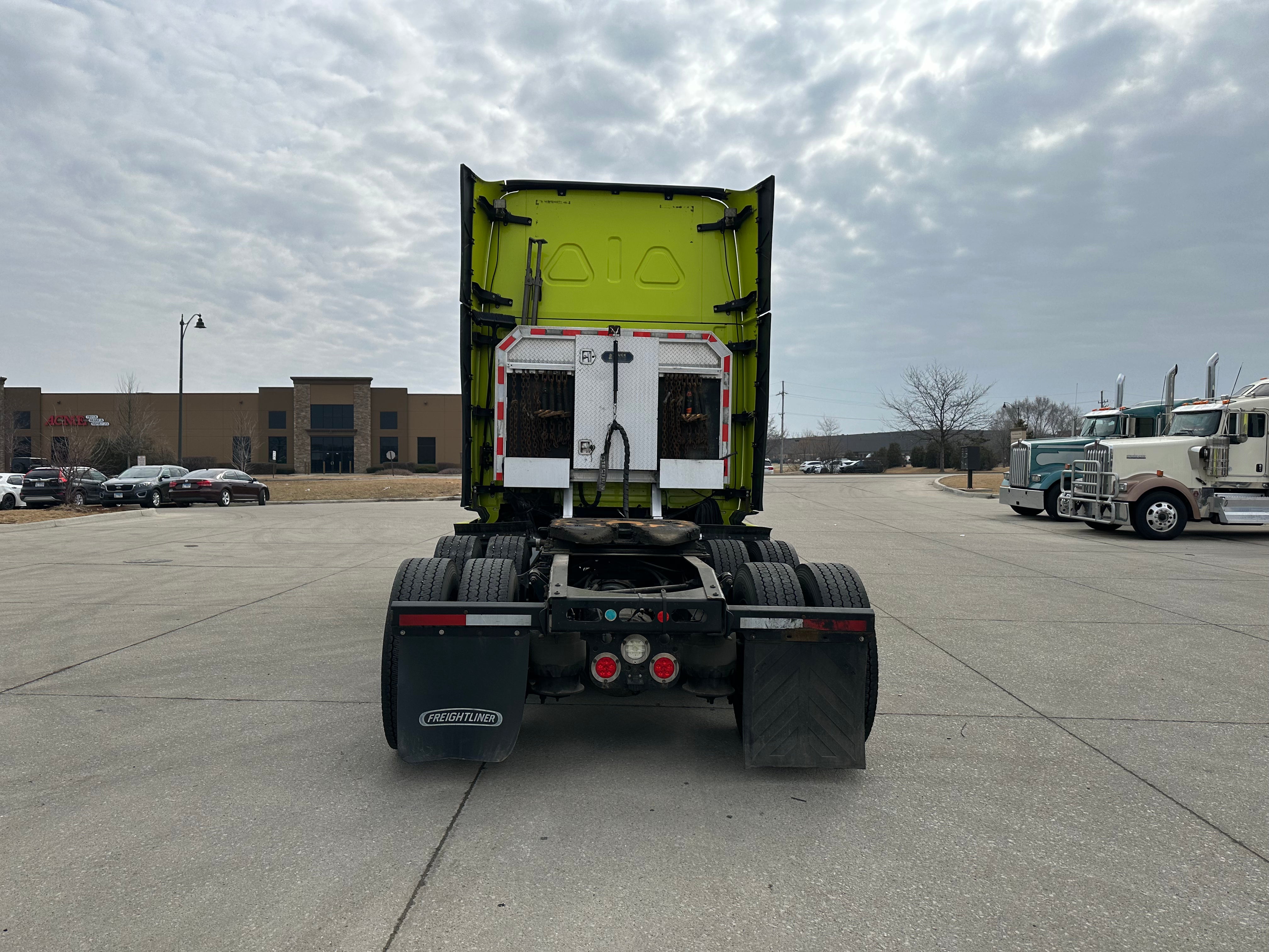 2018 Freightliner Cascadia Route One Trailers