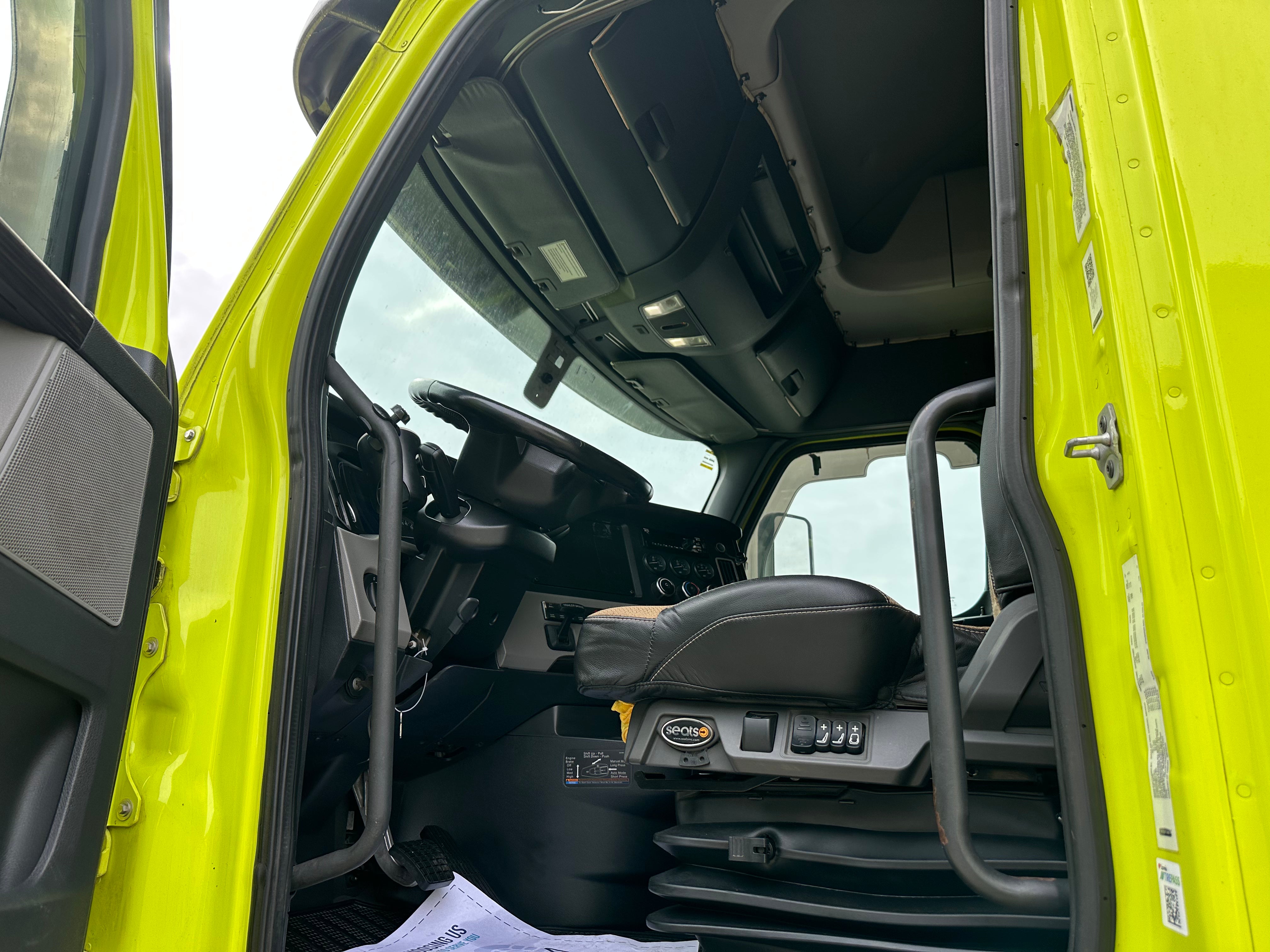 2018 Freightliner Cascadia Route One Trailers