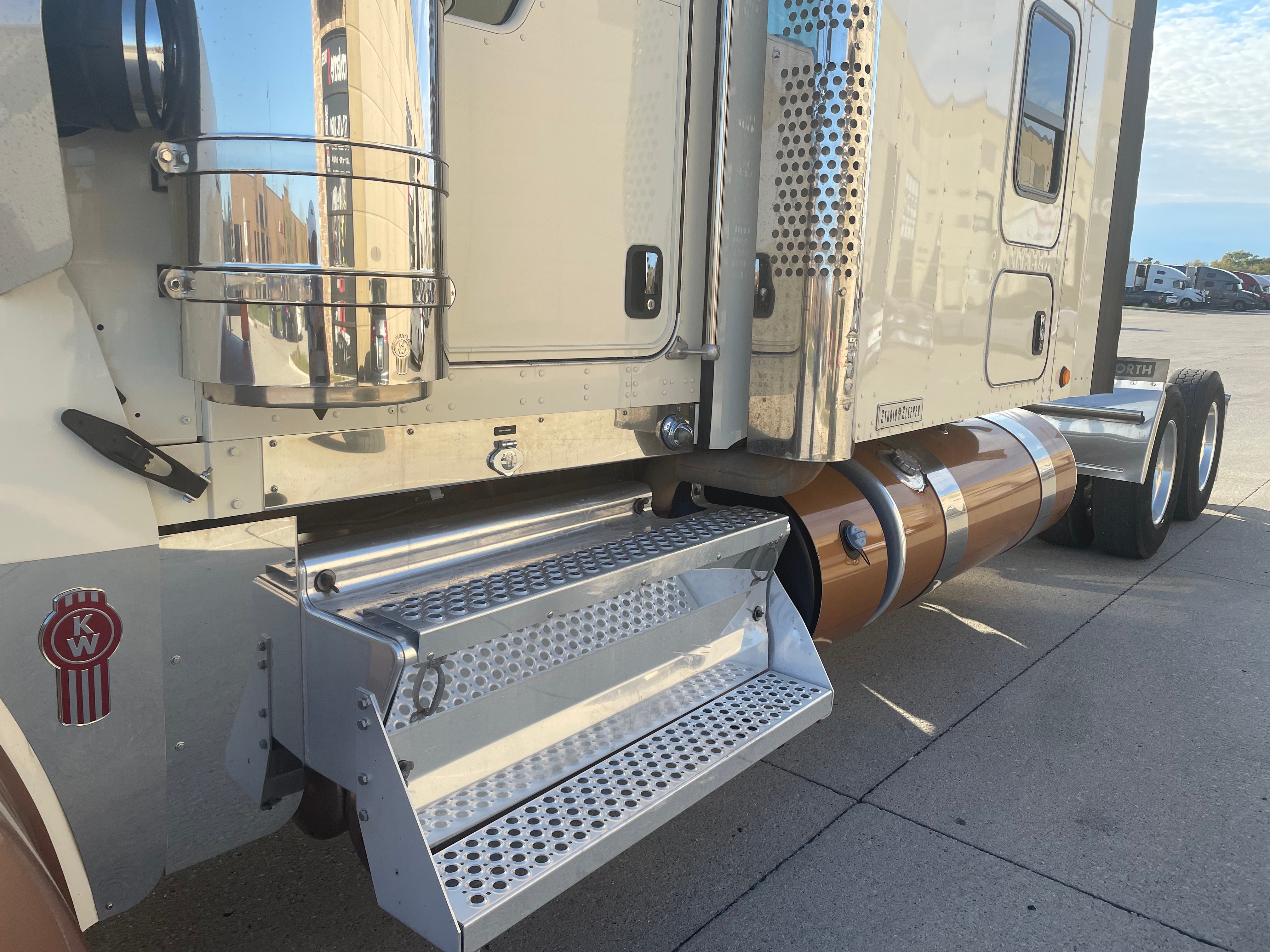 2020 Kenworth W900 Studio Sleeper Route One Trailers