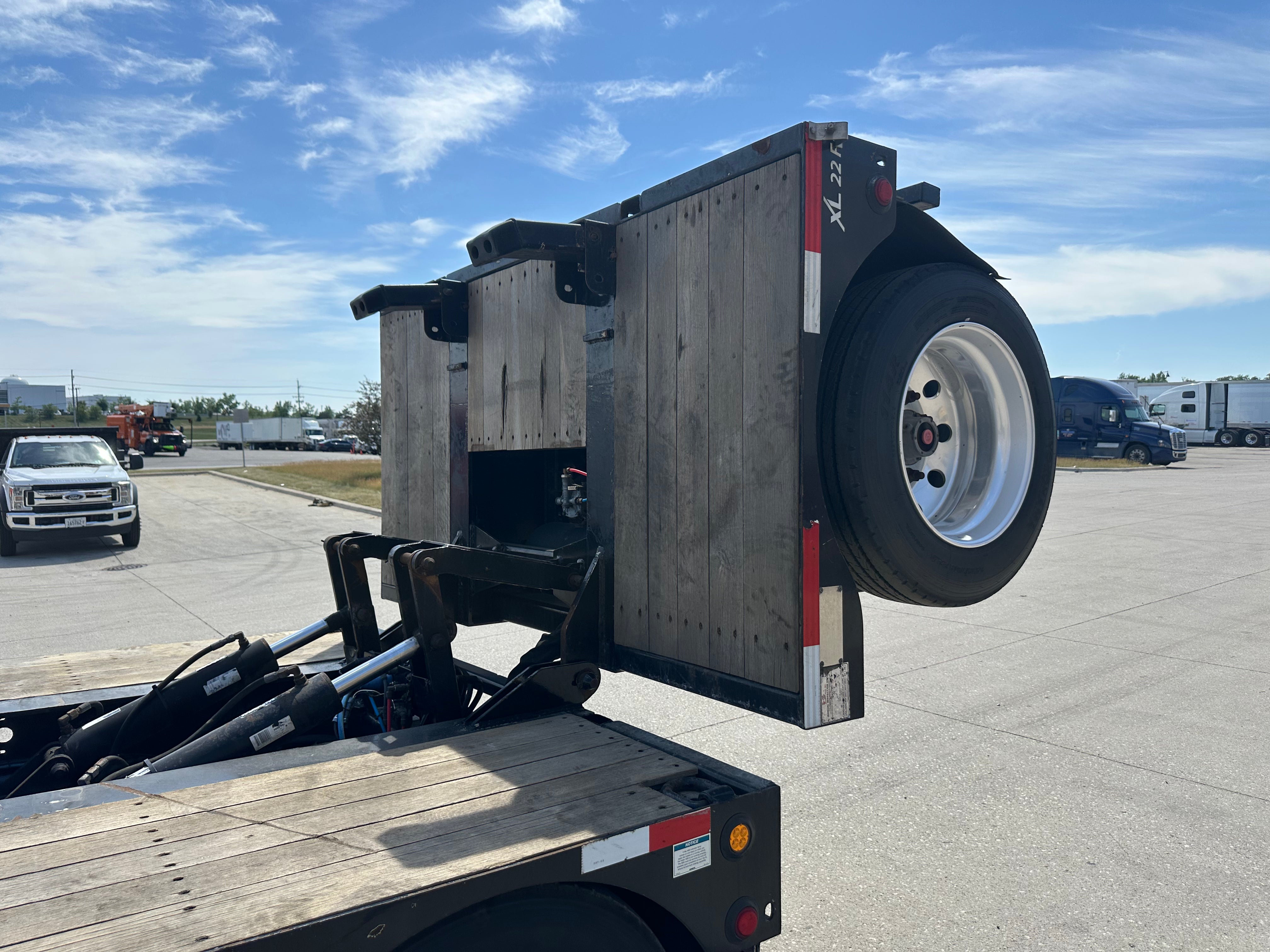 2023 XL Specialized 80 HDE Route One Trailers