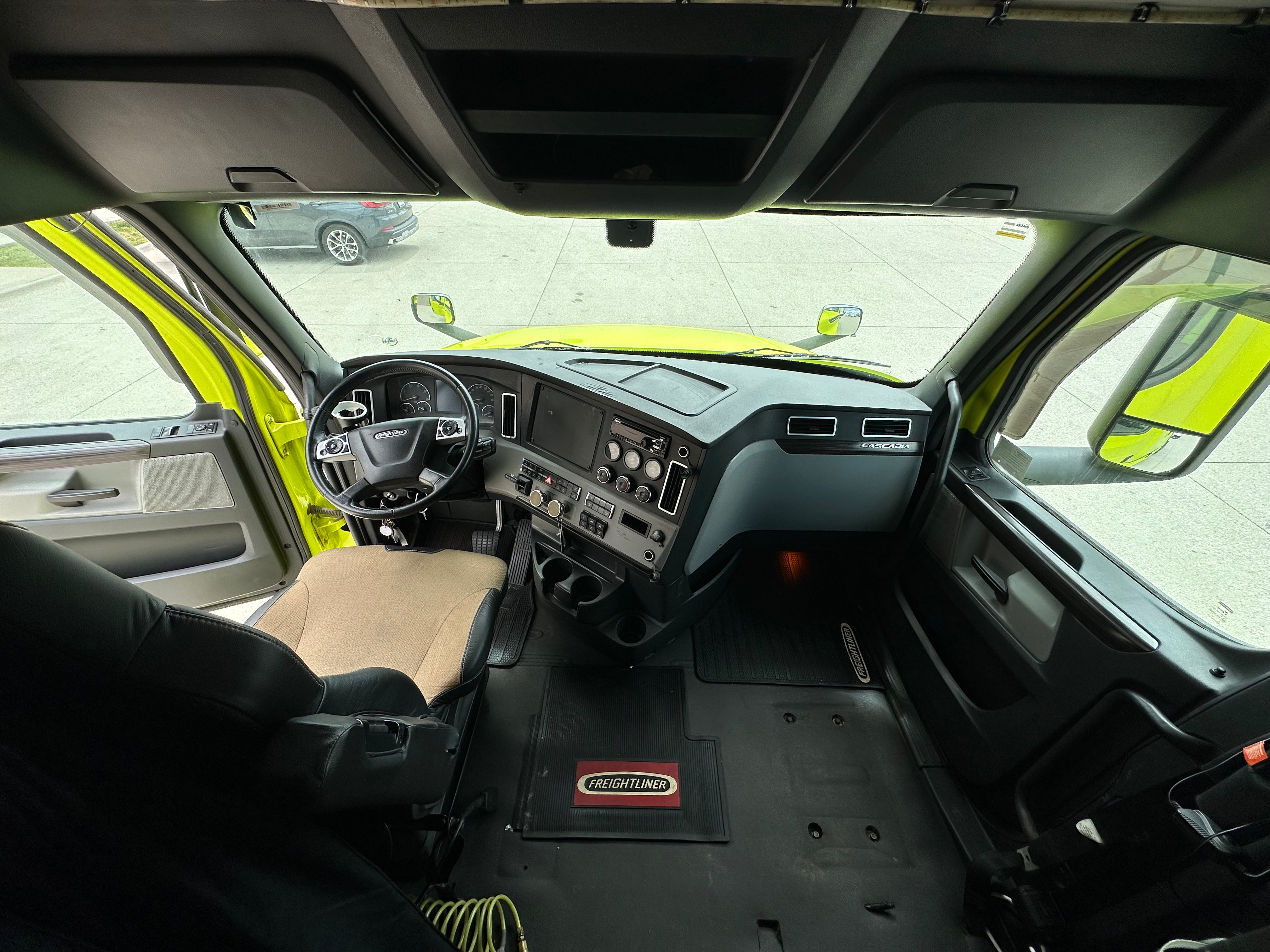 2018 Freightliner Cascadia Route One Trailers