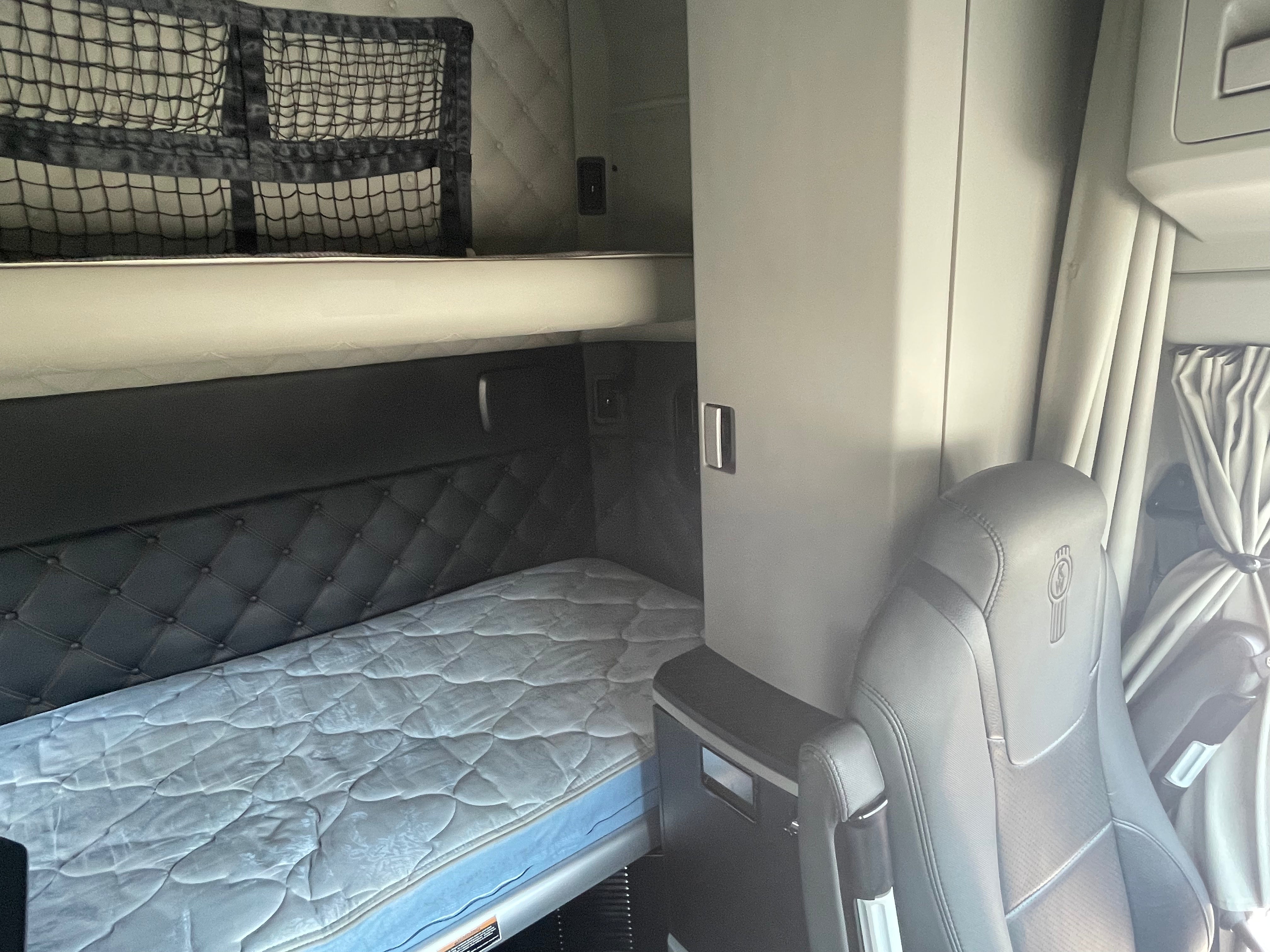 2022 Kenworth T680