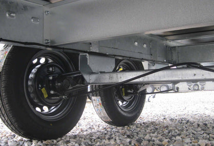 Single vs Dual Axle Trailer: Making the right choice for your hauling needs