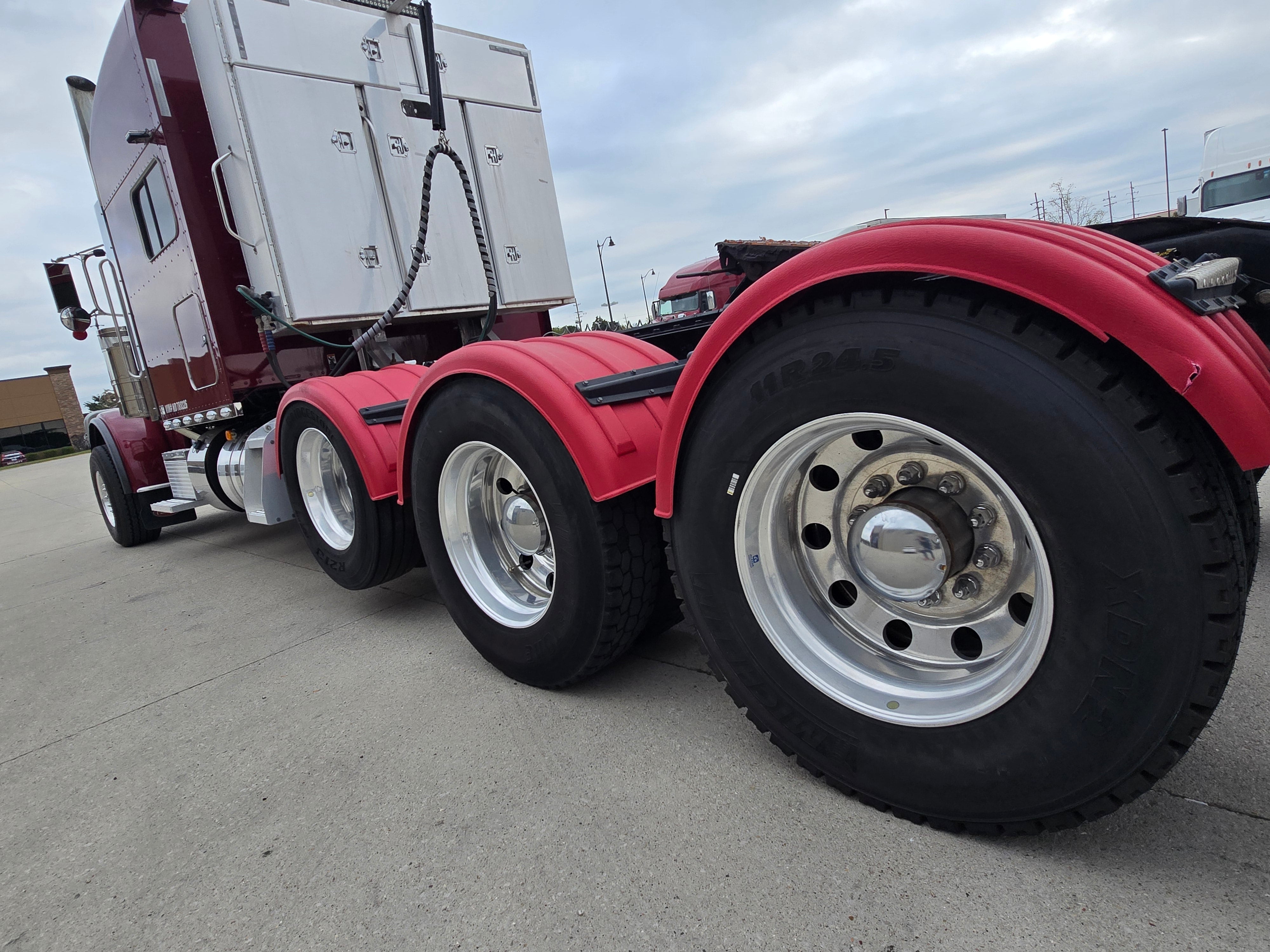 2022 Peterbilt 389