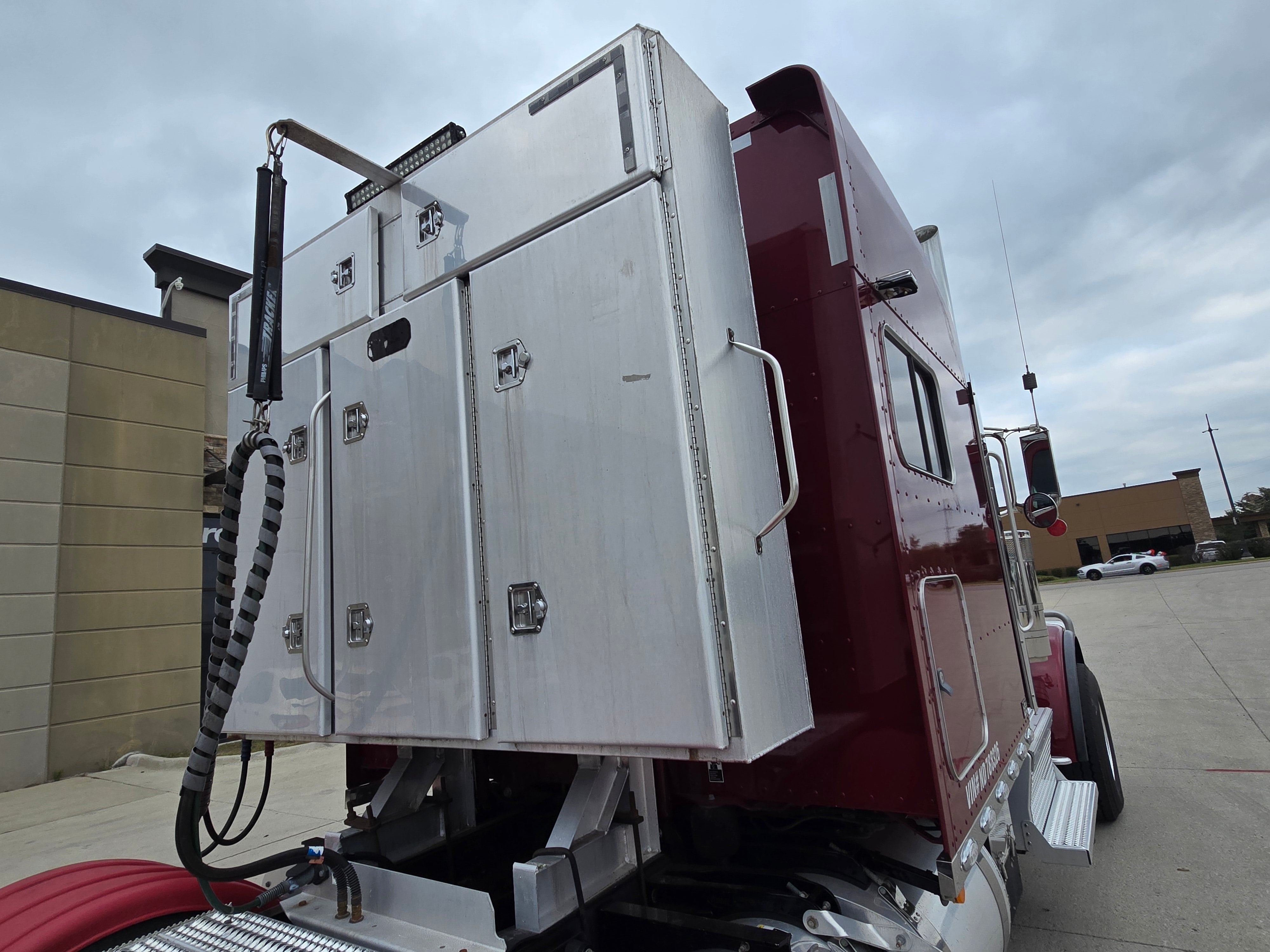 2022 Peterbilt 389