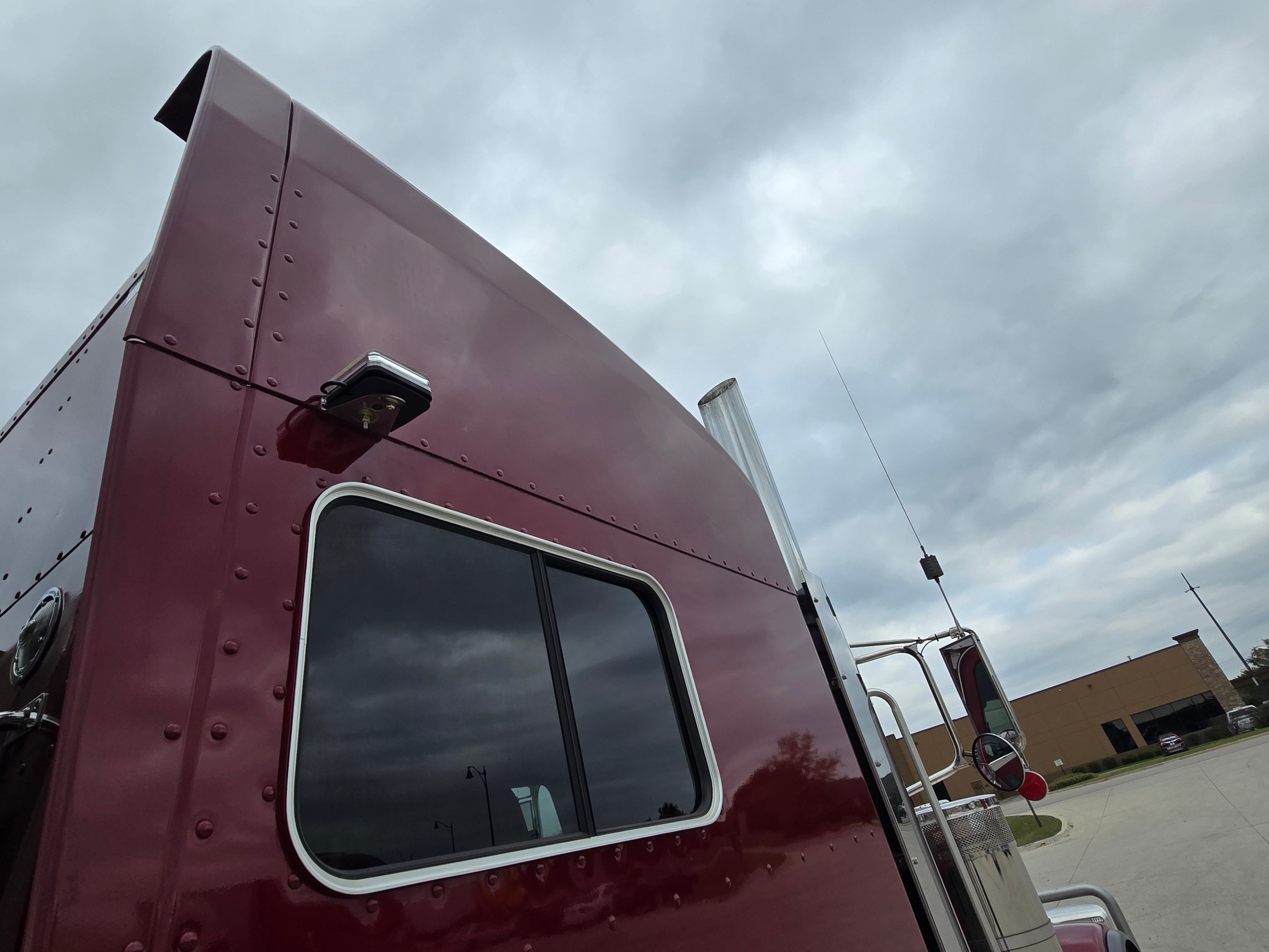 2022 Peterbilt 389