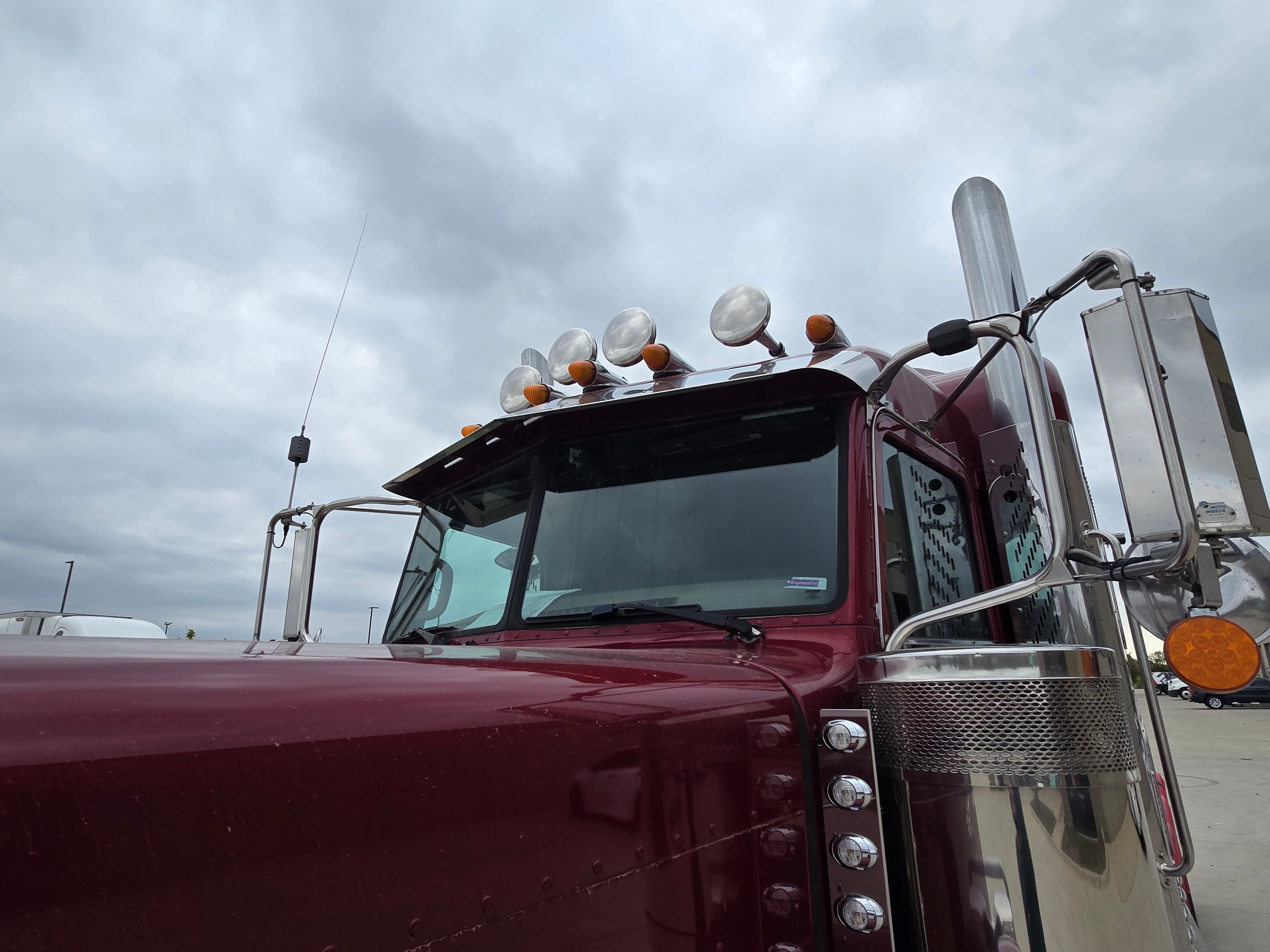 2022 Peterbilt 389
