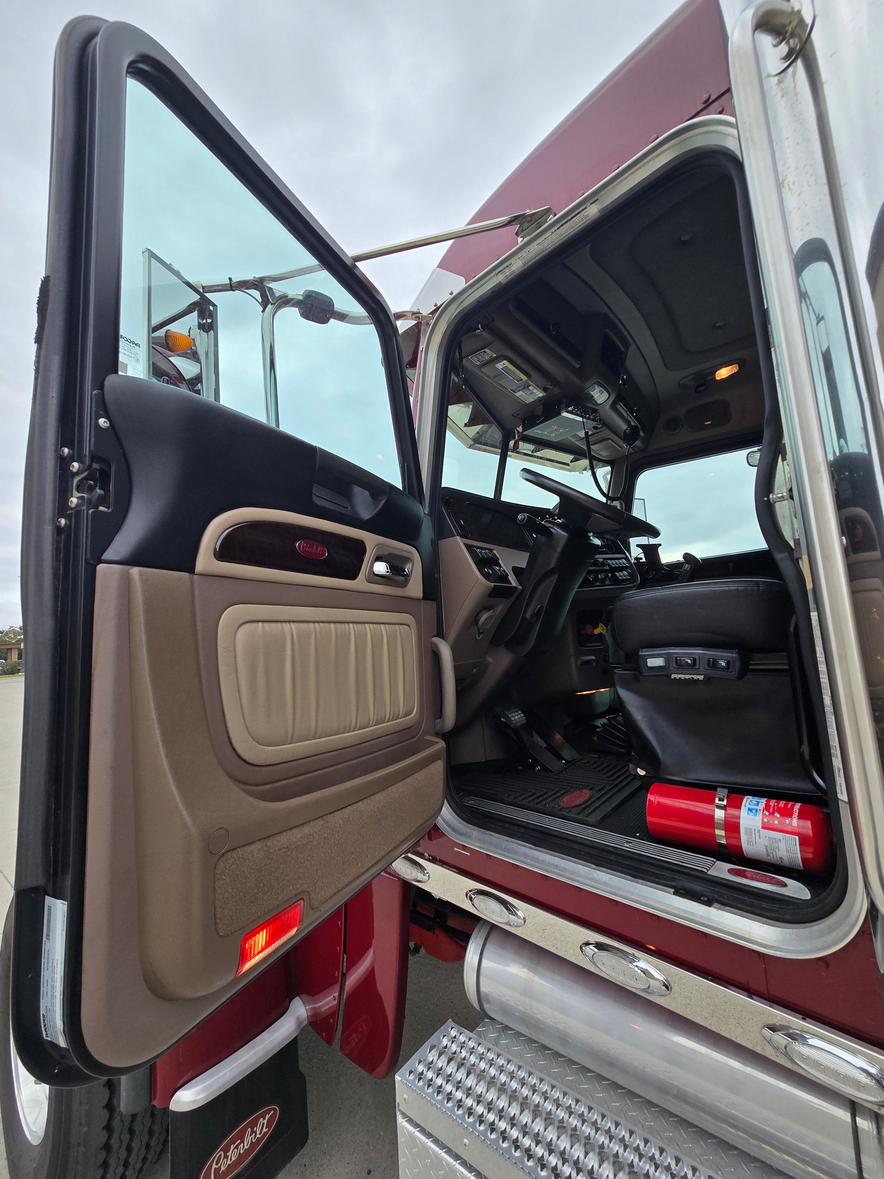 2022 Peterbilt 389