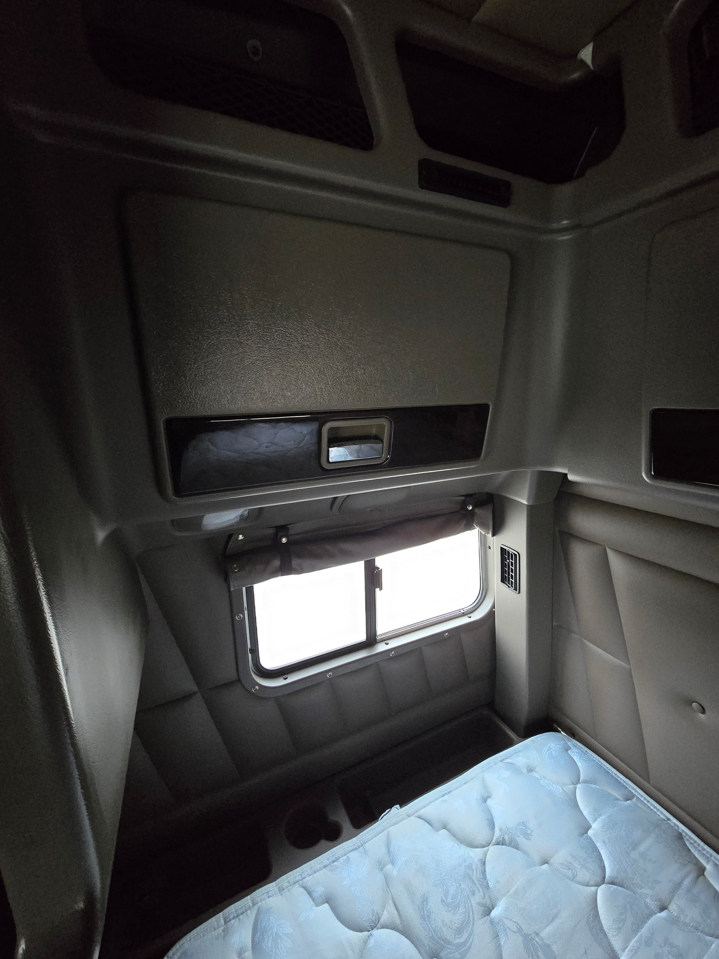 2022 Peterbilt 389