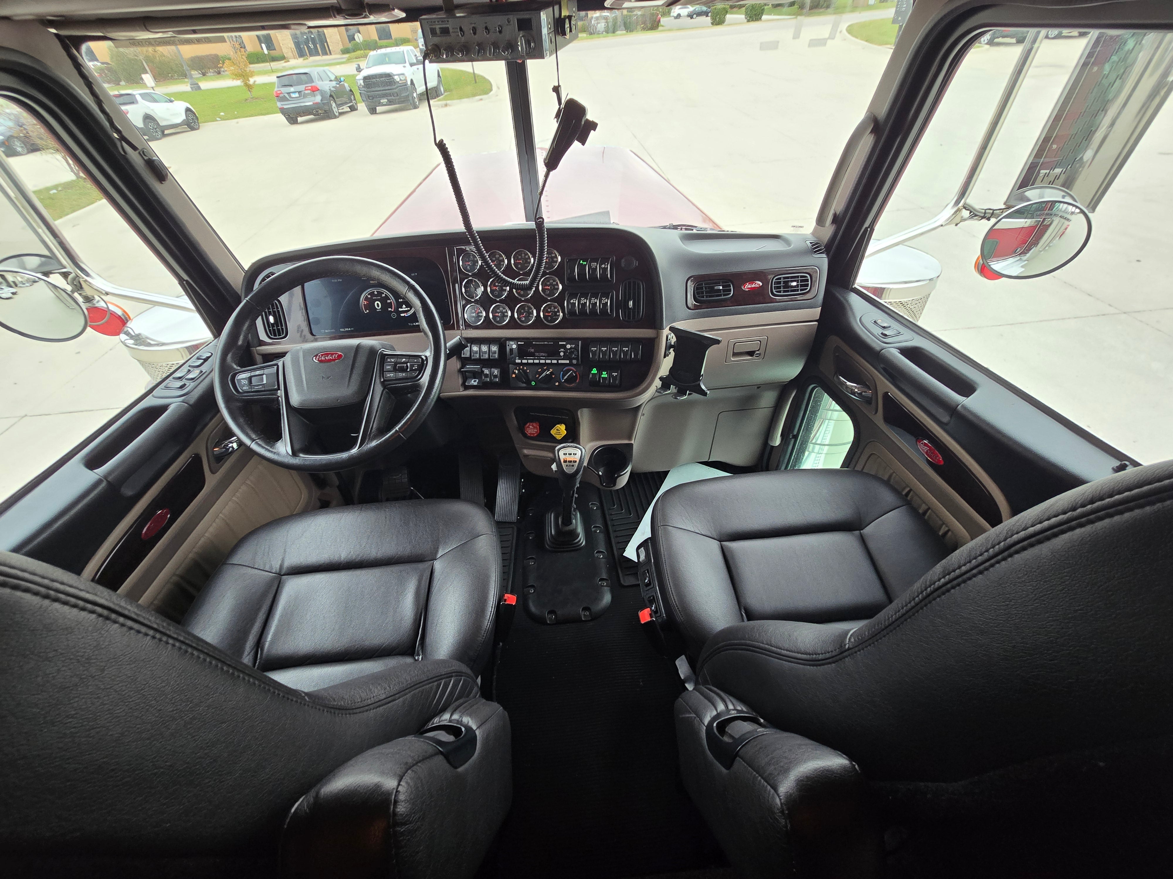 2022 Peterbilt 389