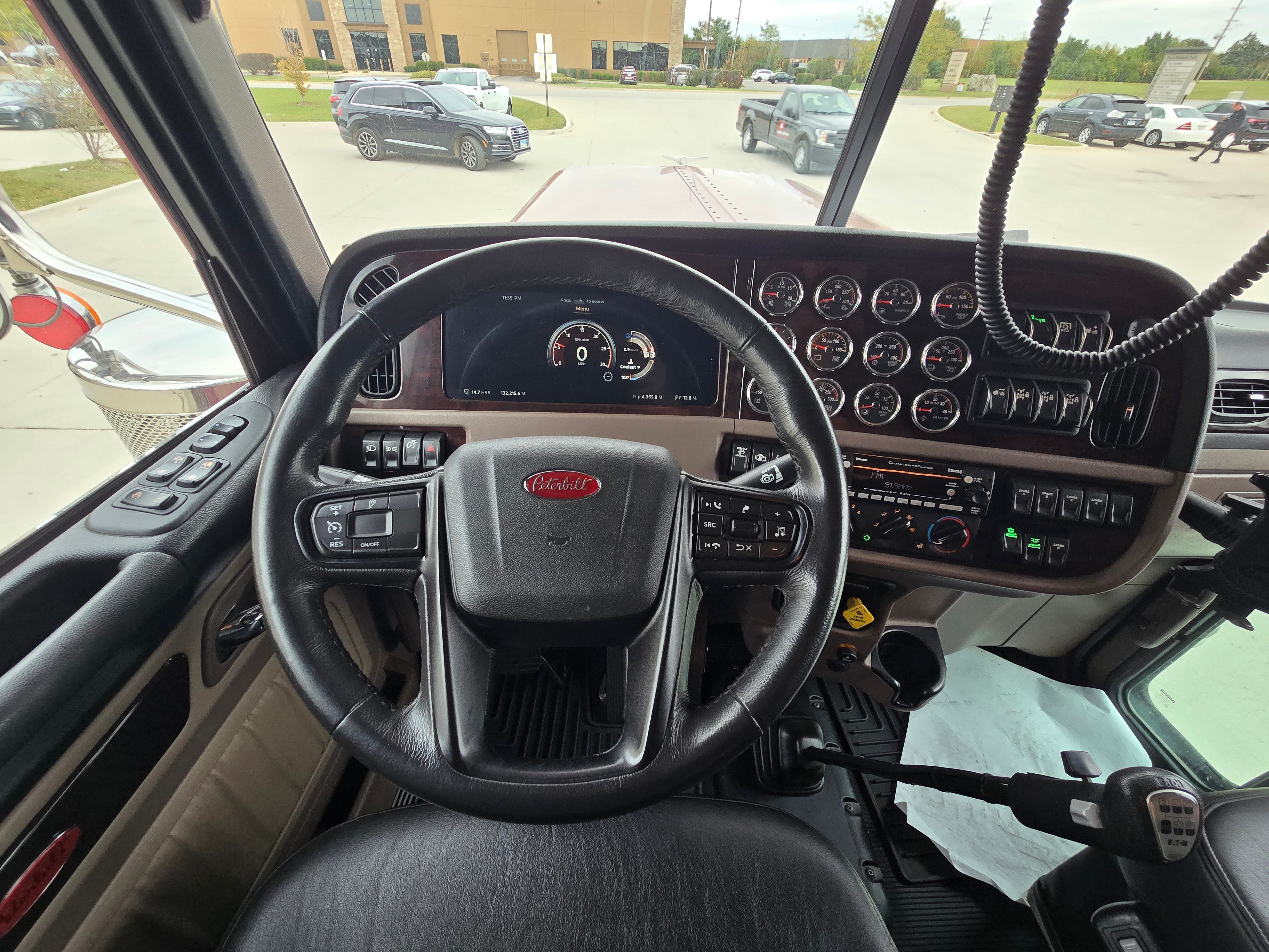 2022 Peterbilt 389