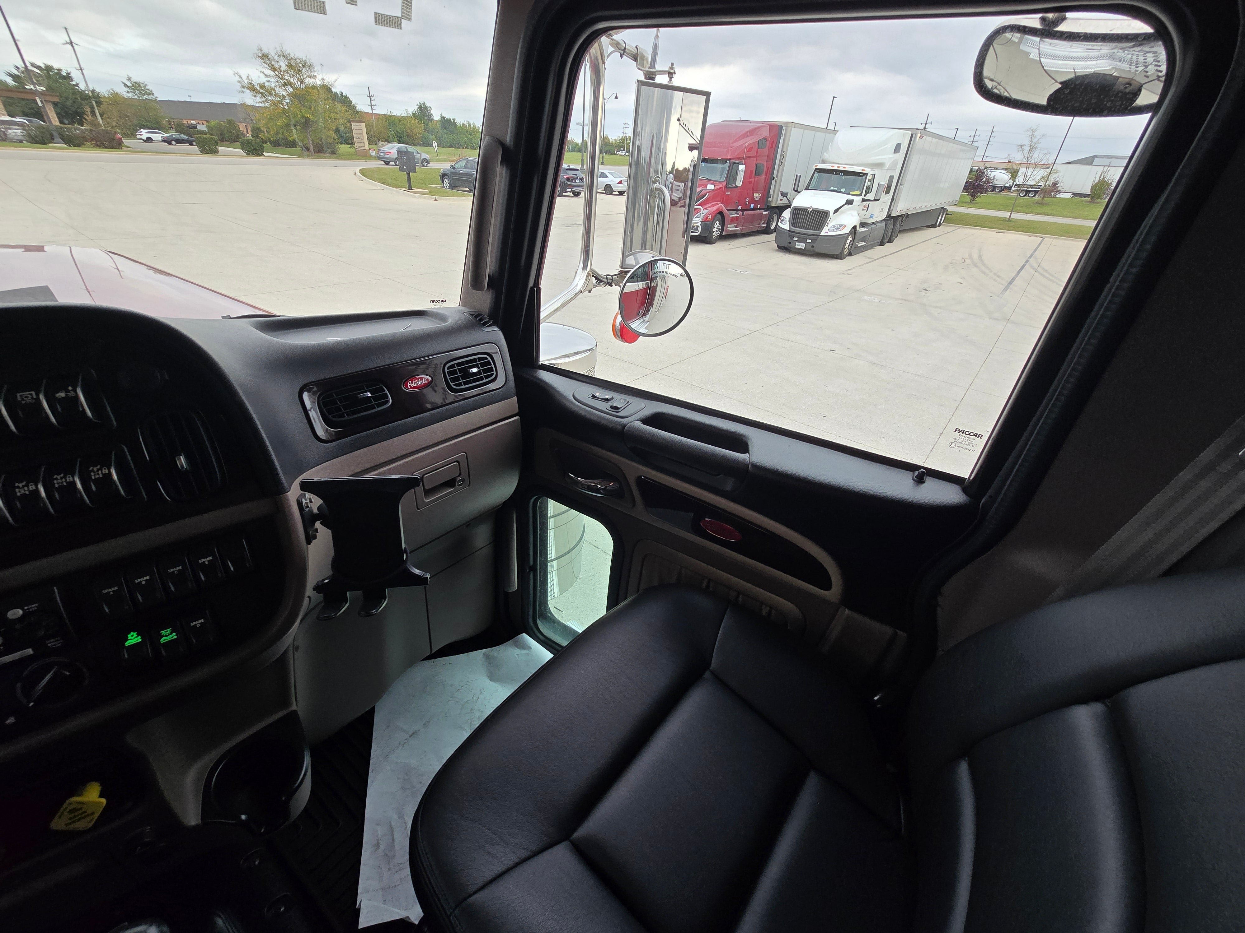 2022 Peterbilt 389