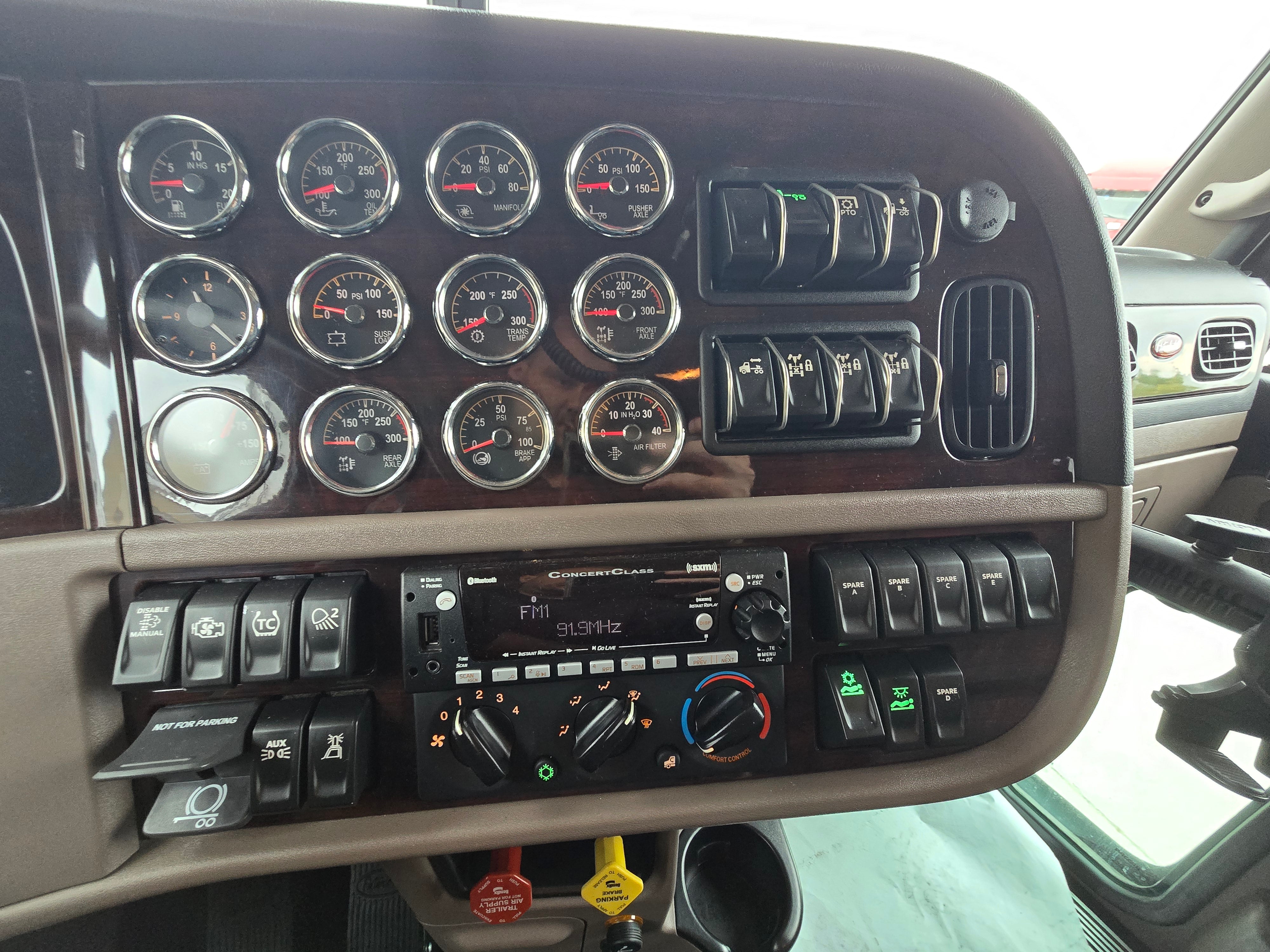 2022 Peterbilt 389