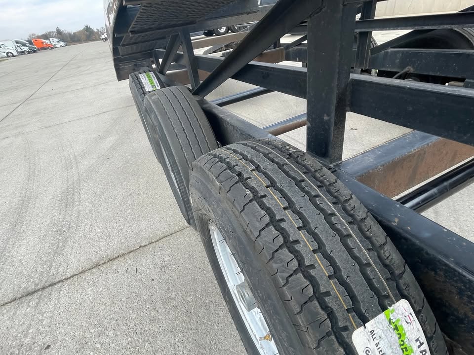 2023 Low profile Kaufman Trailer Route One Trailers