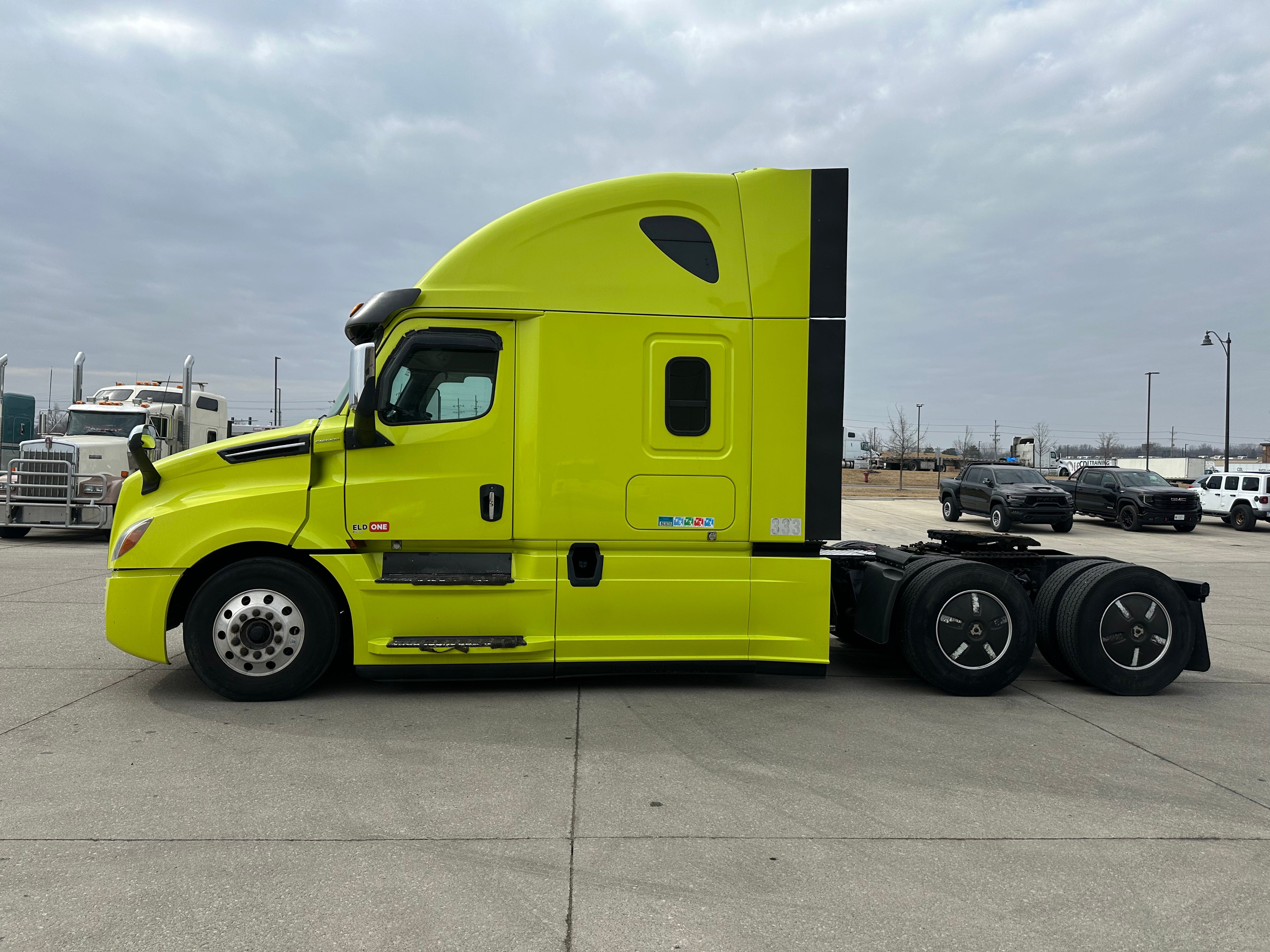 2018 Freightliner Cascadia Route One Trailers