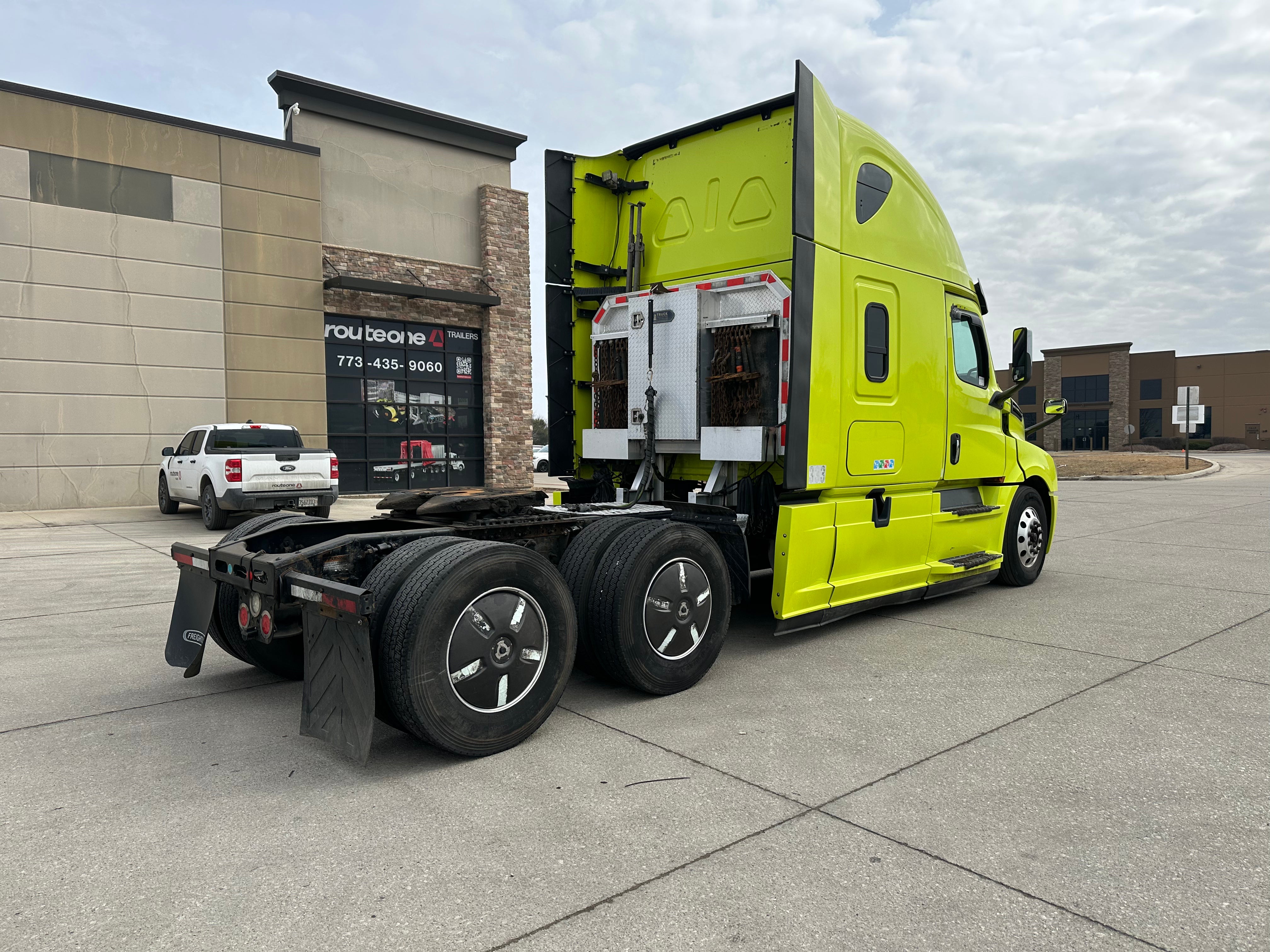 2018 Freightliner Cascadia Route One Trailers