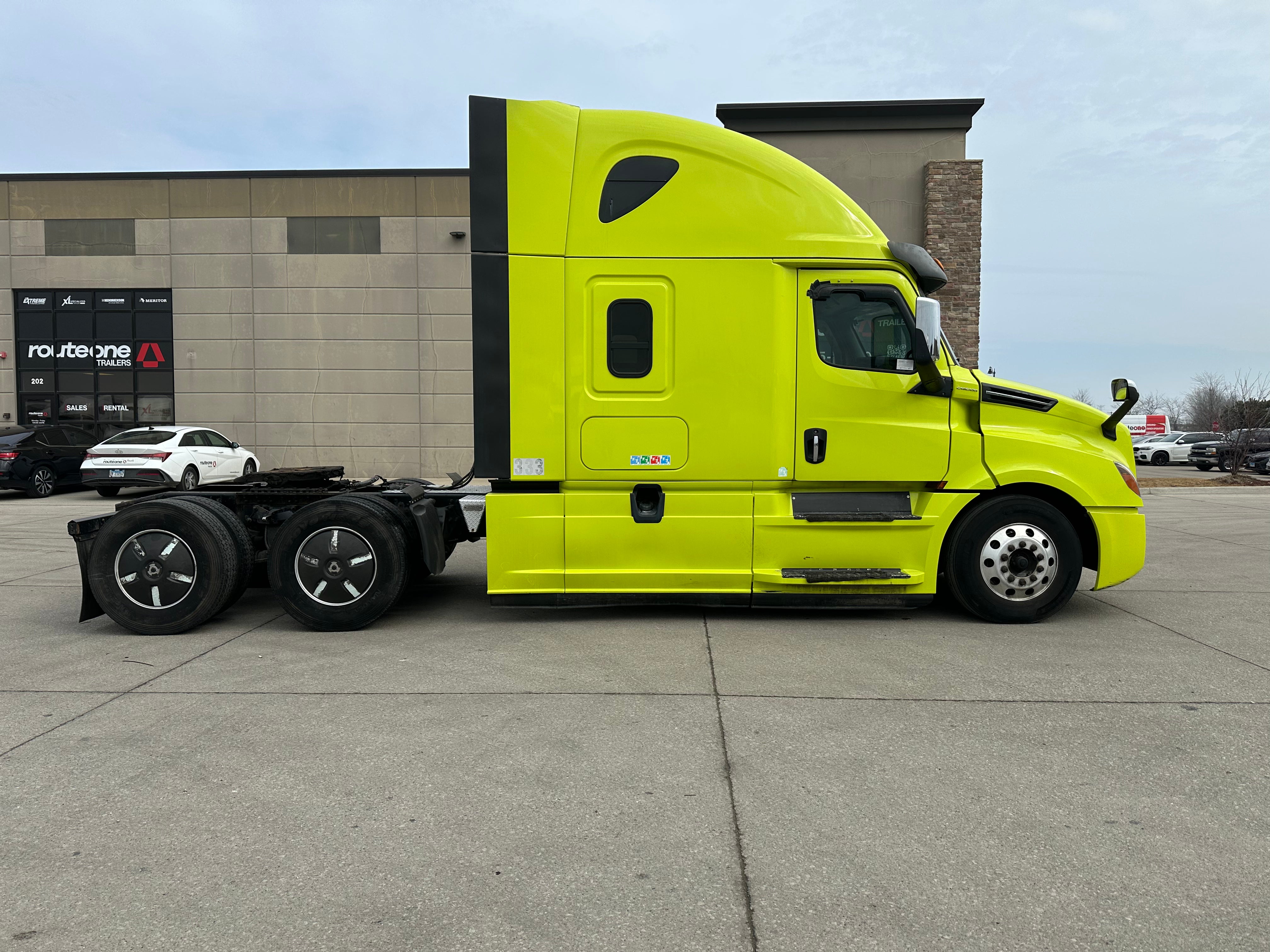 2018 Freightliner Cascadia Route One Trailers