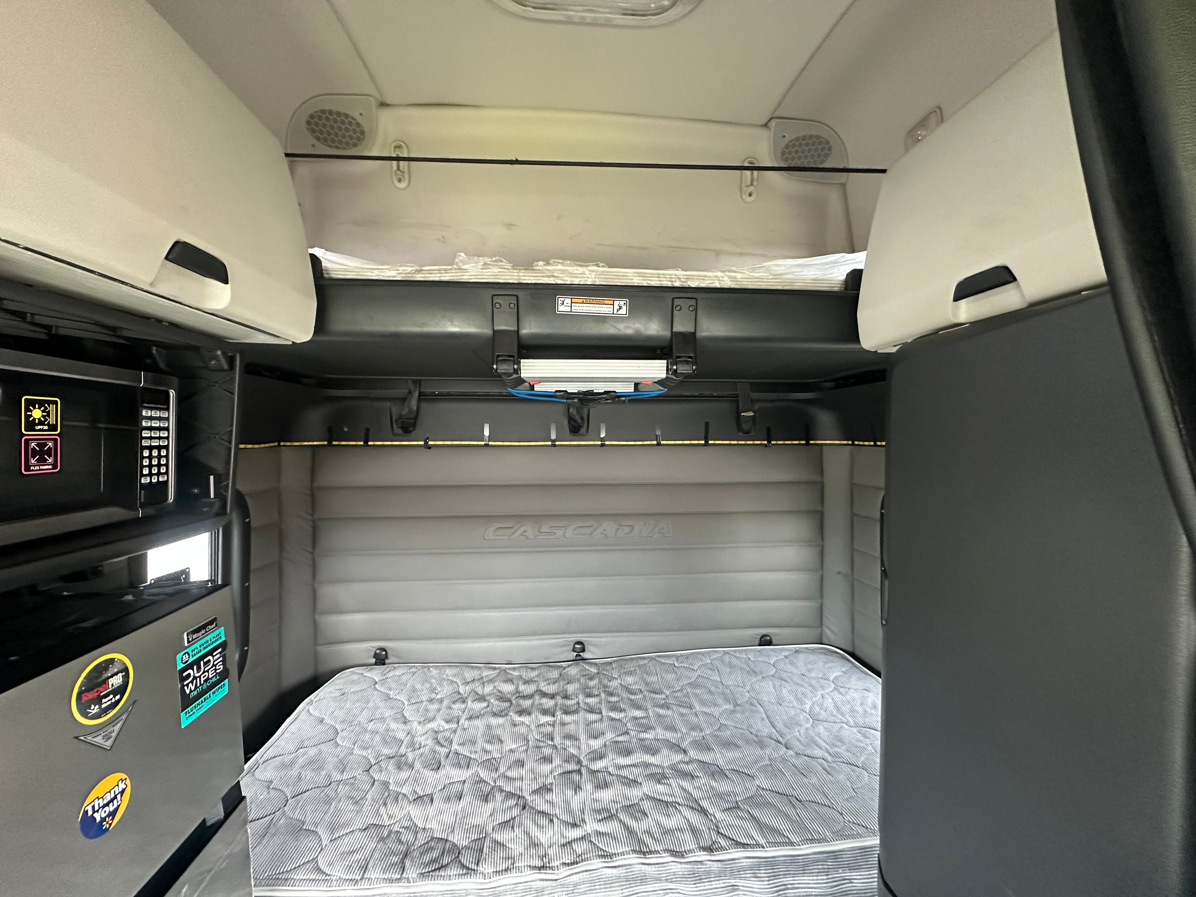2018 Freightliner Cascadia Route One Trailers