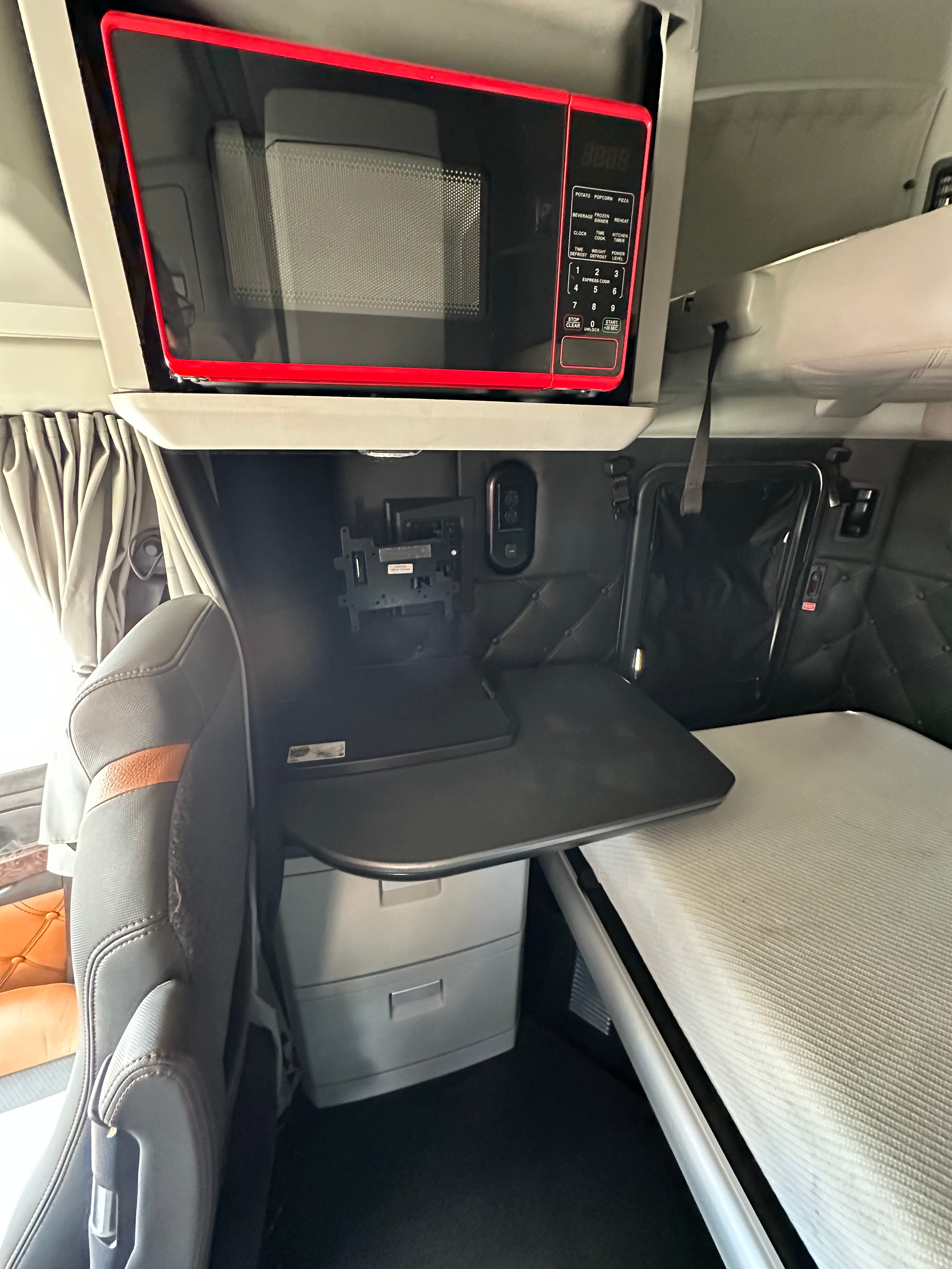 2024 Kenworth T680 Route One Trailers