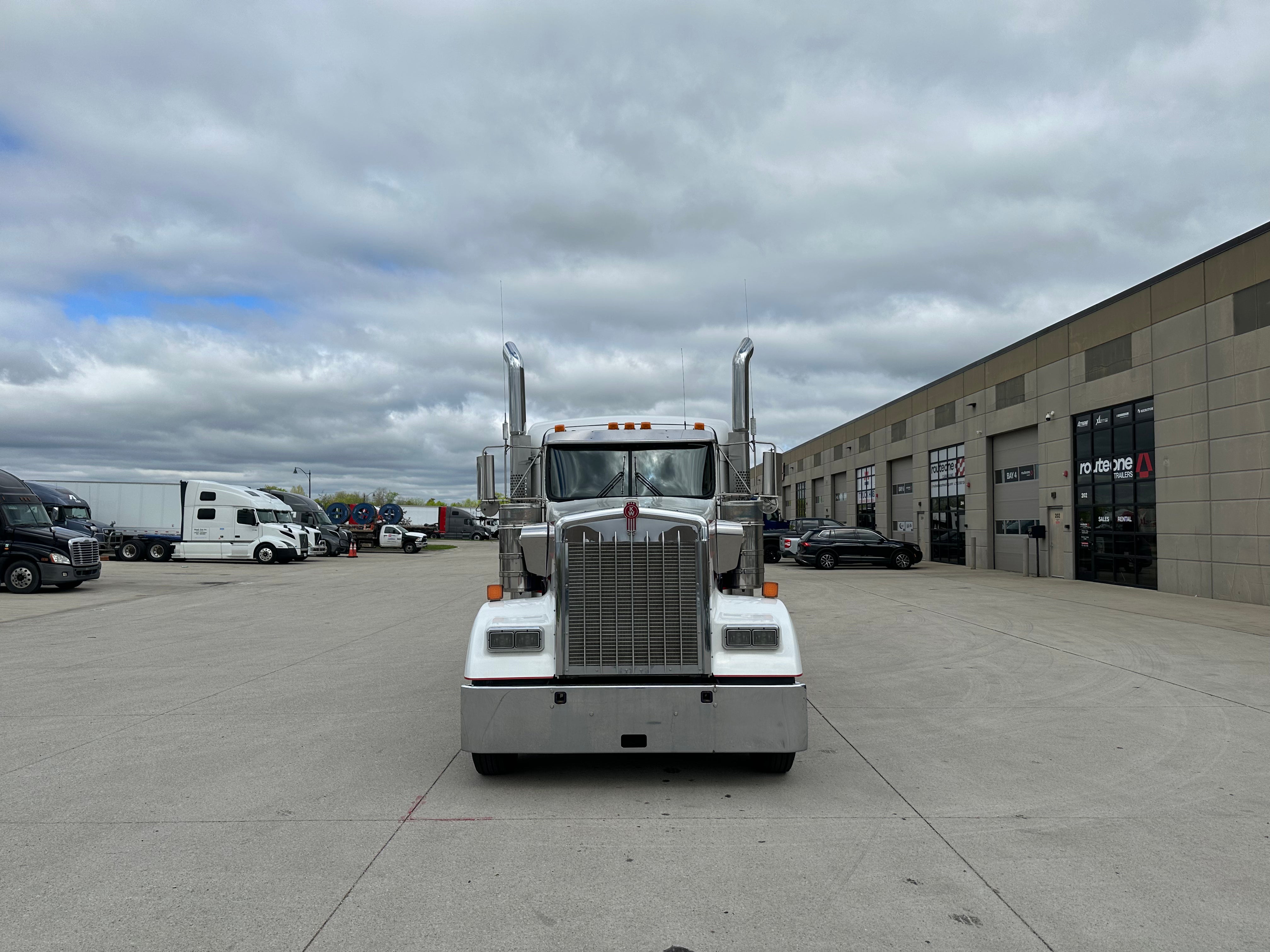 2022 Kenworth W900 Route One Trailers