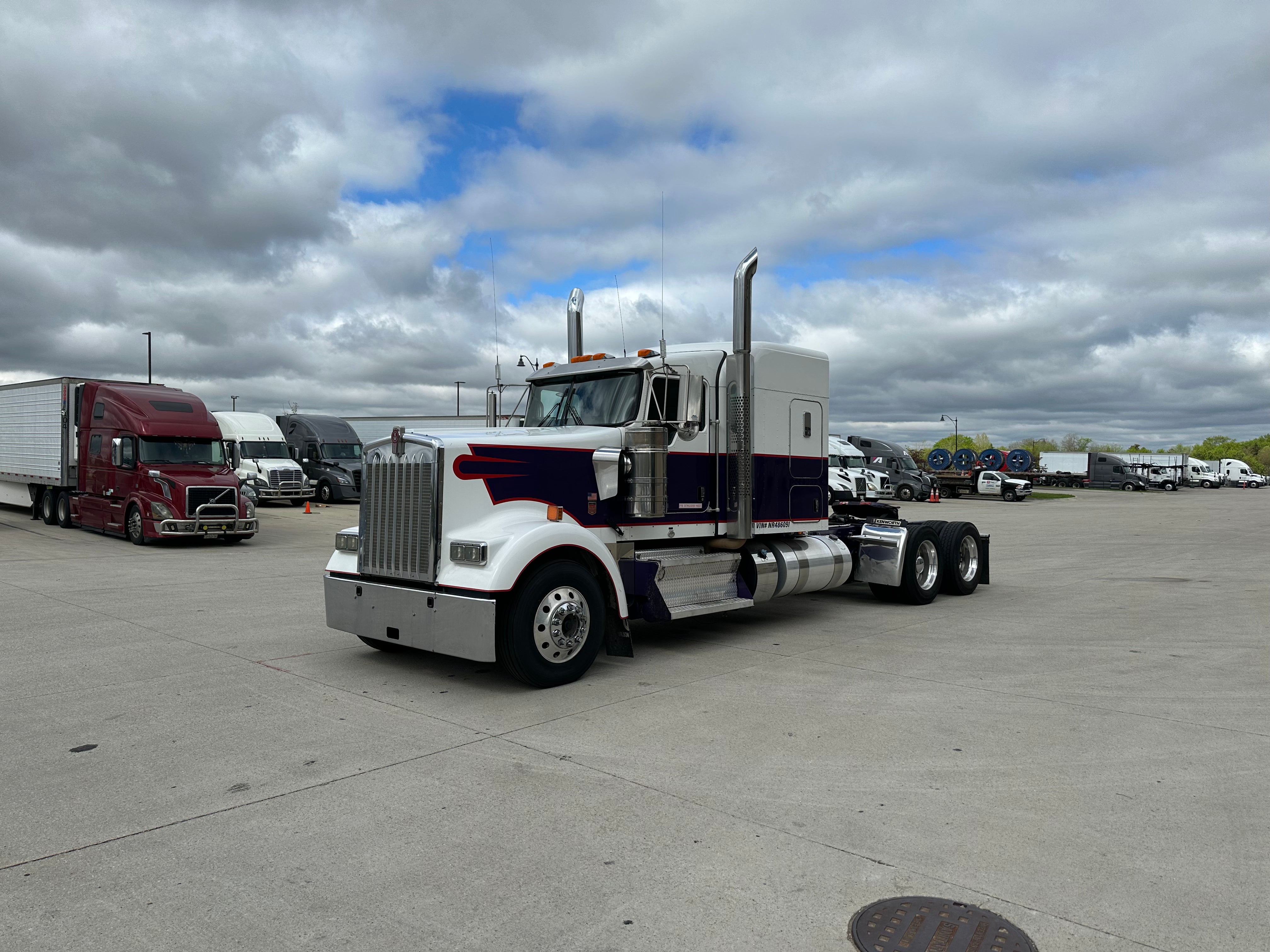 2022 Kenworth W900 Route One Trailers