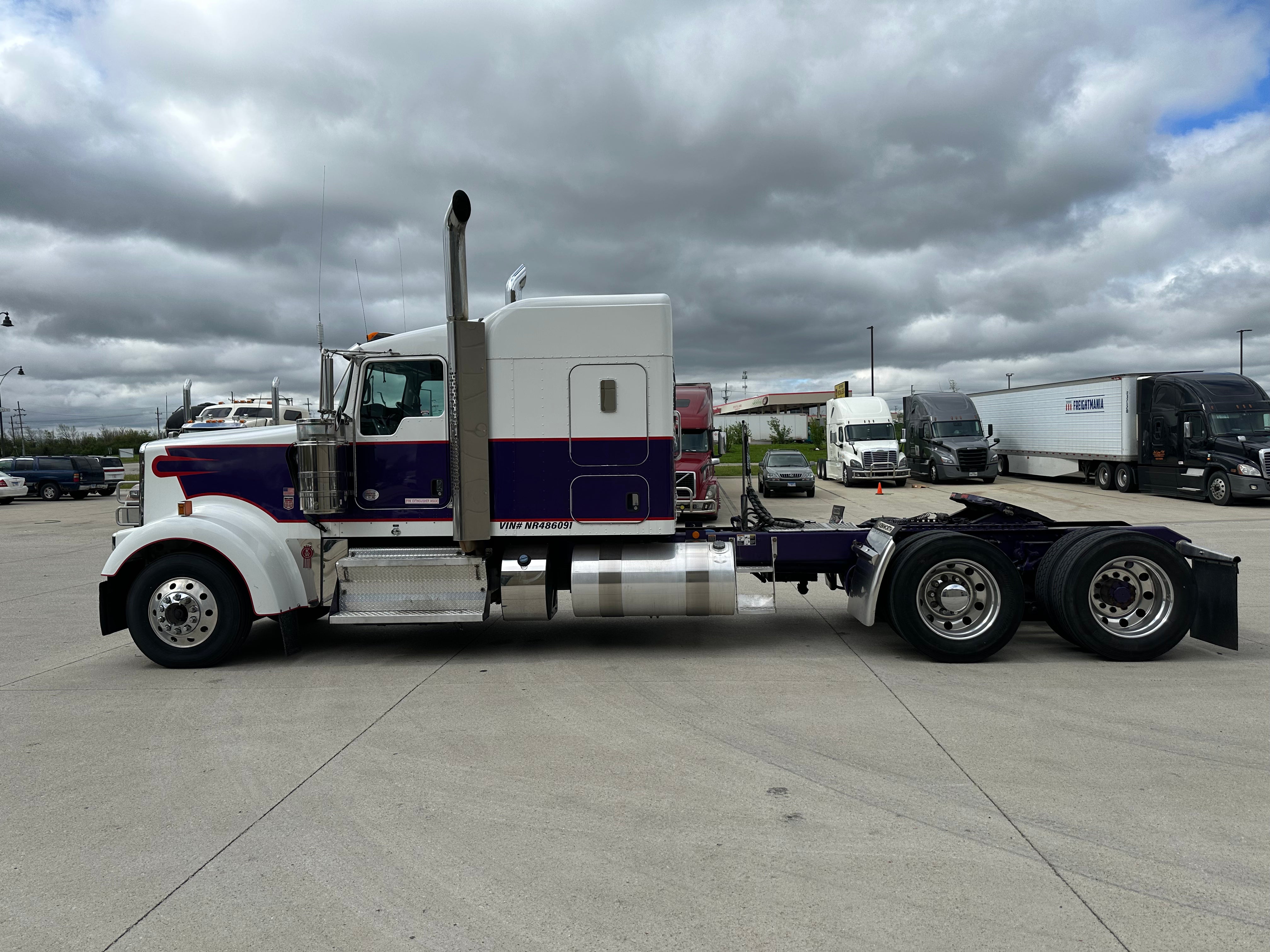 2022 Kenworth W900 Route One Trailers