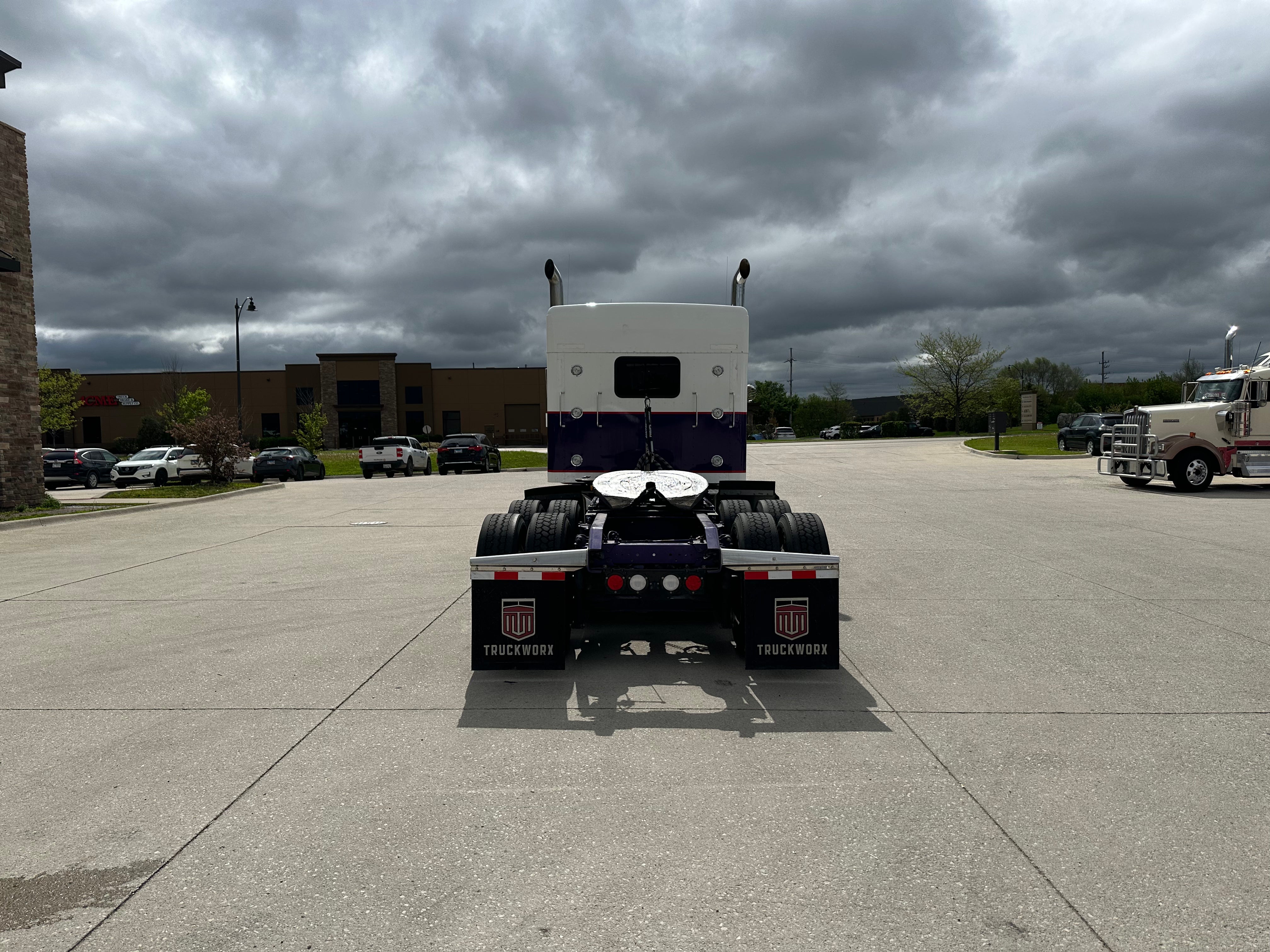 2022 Kenworth W900 Route One Trailers