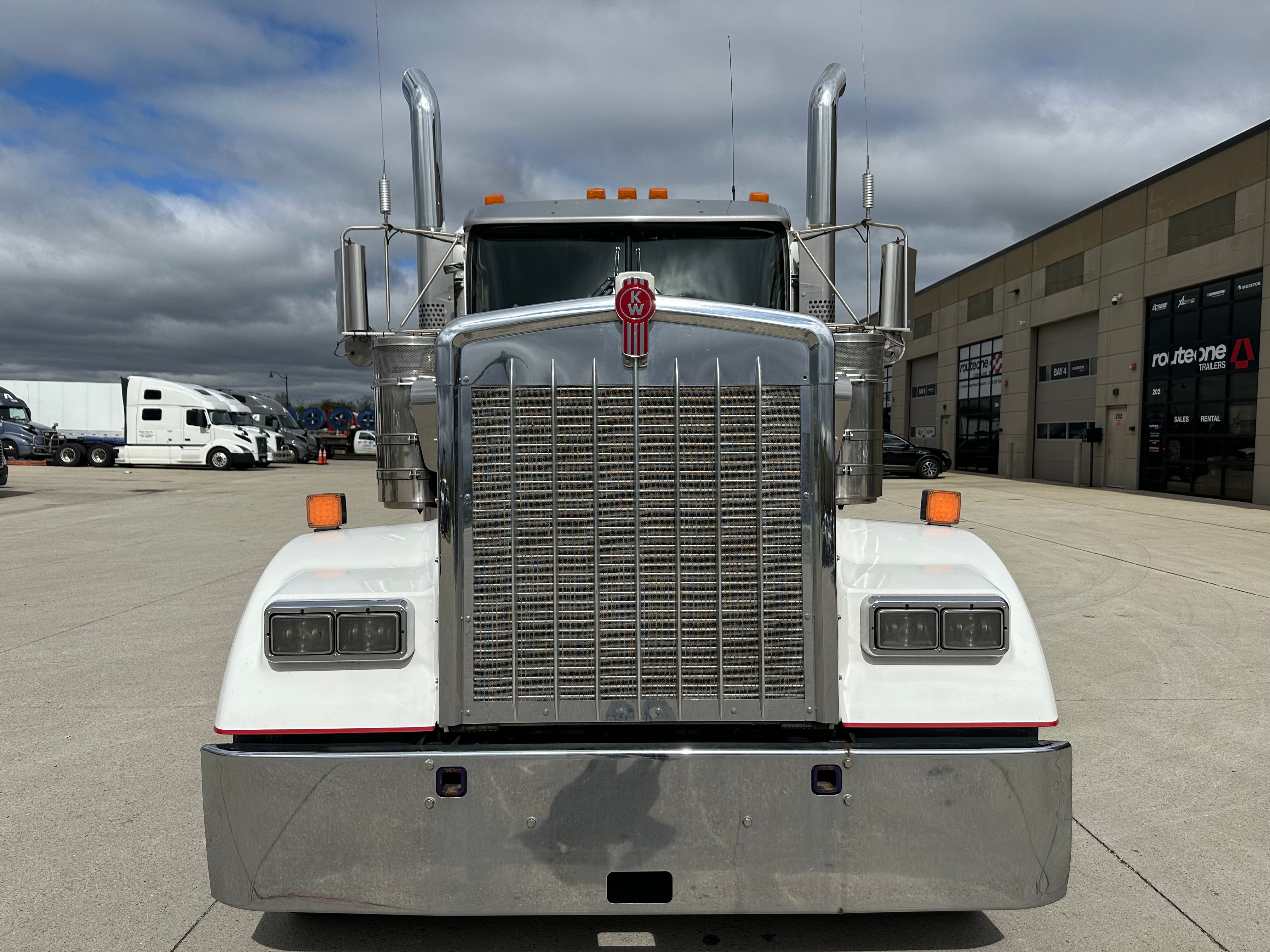 2022 Kenworth W900 Route One Trailers
