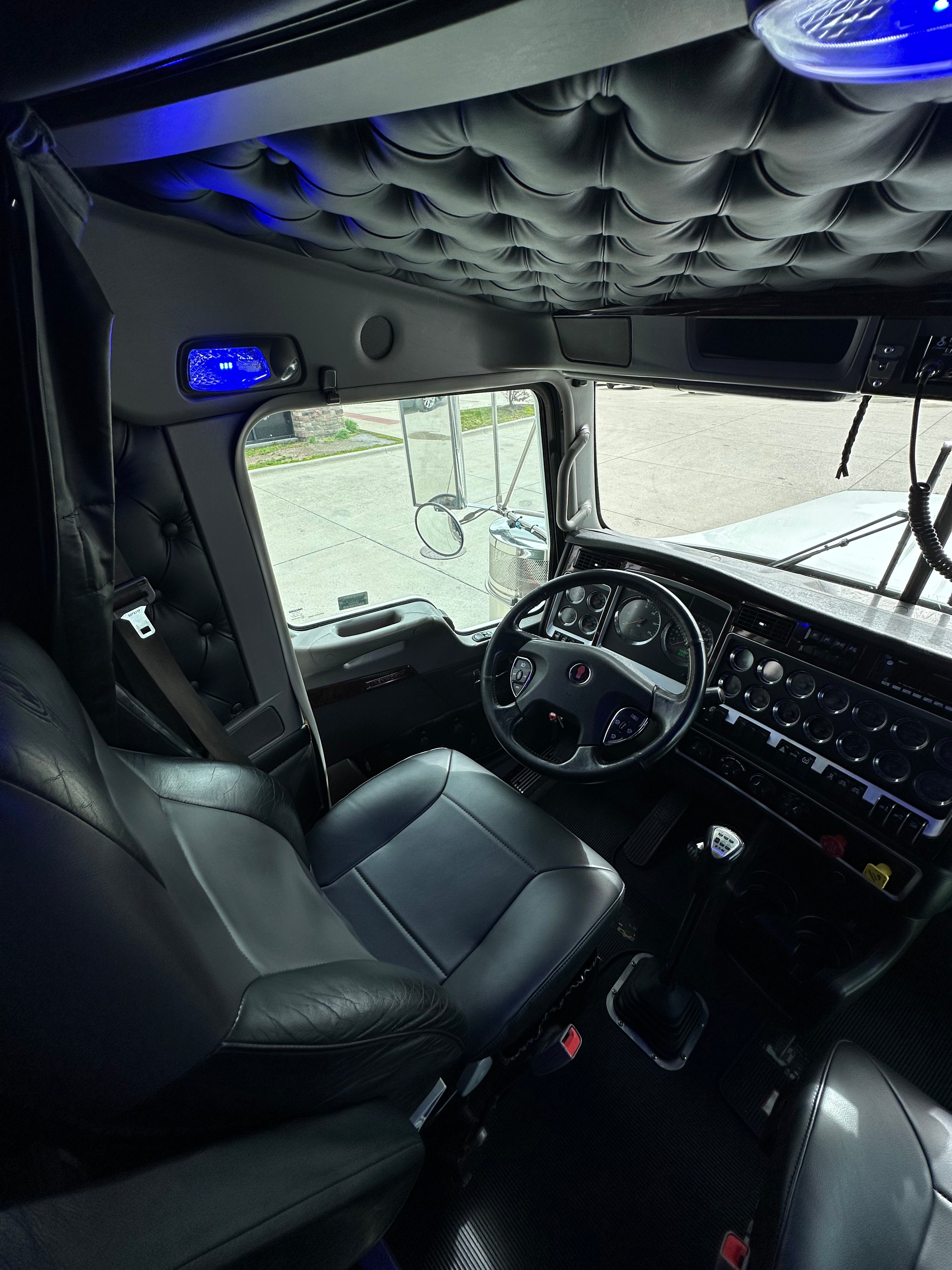 2022 Kenworth W900 Route One Trailers