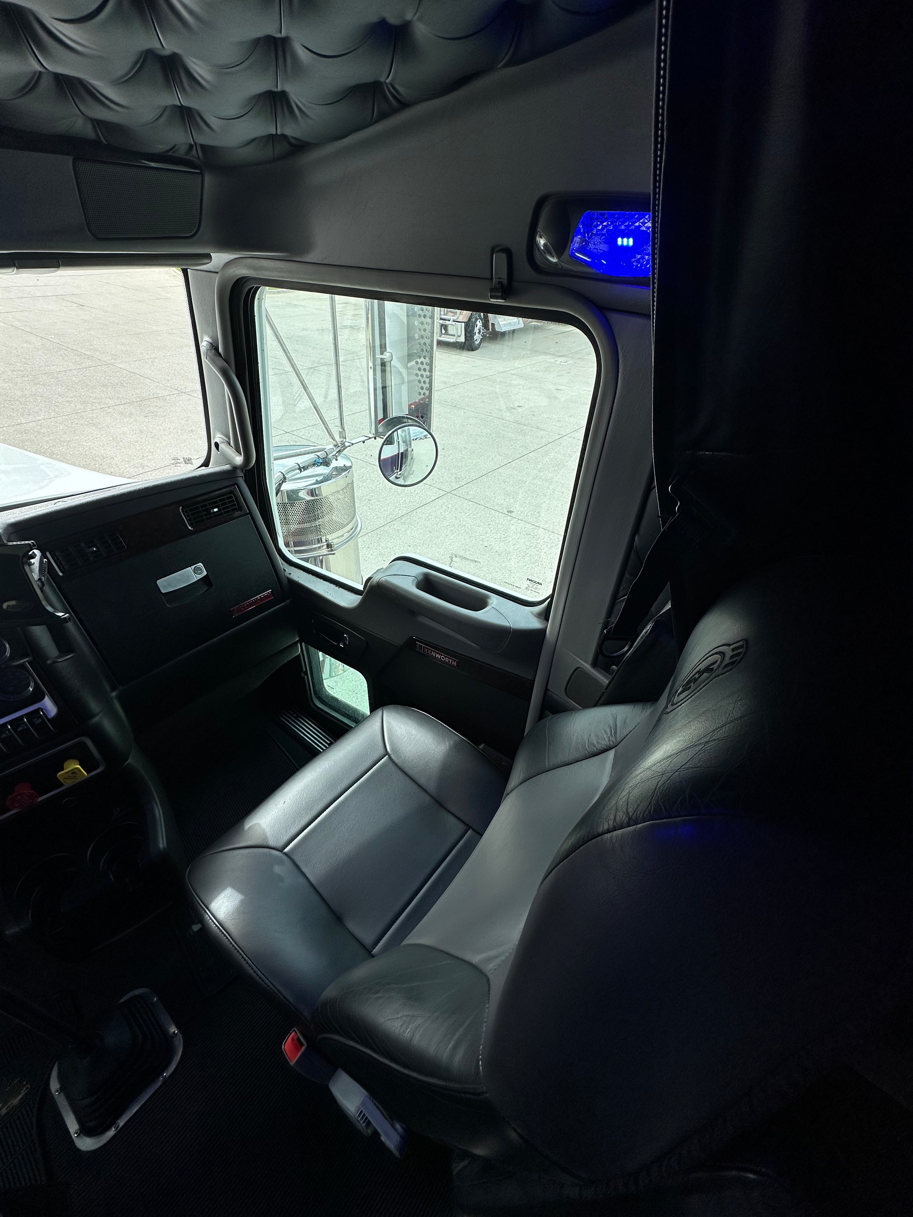 2022 Kenworth W900 Route One Trailers