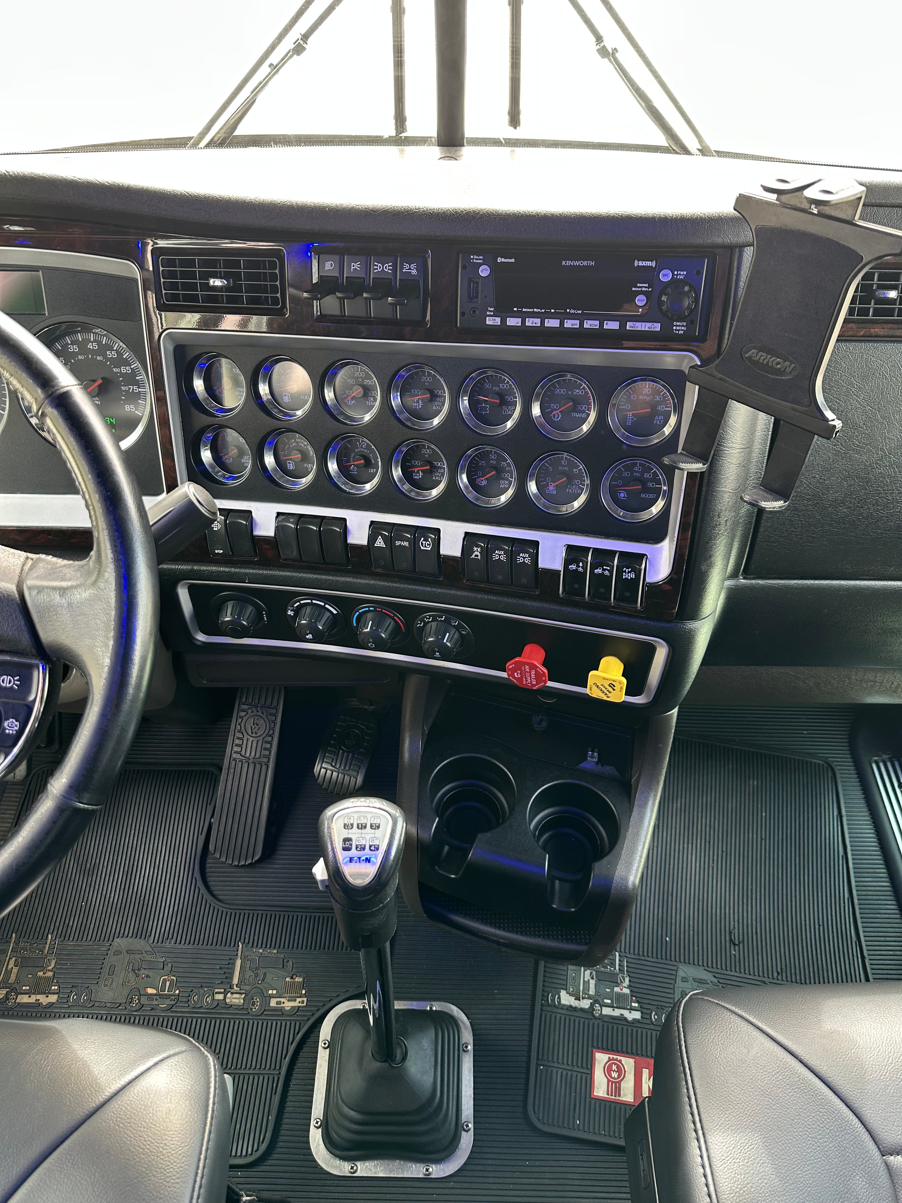2022 Kenworth W900 Route One Trailers
