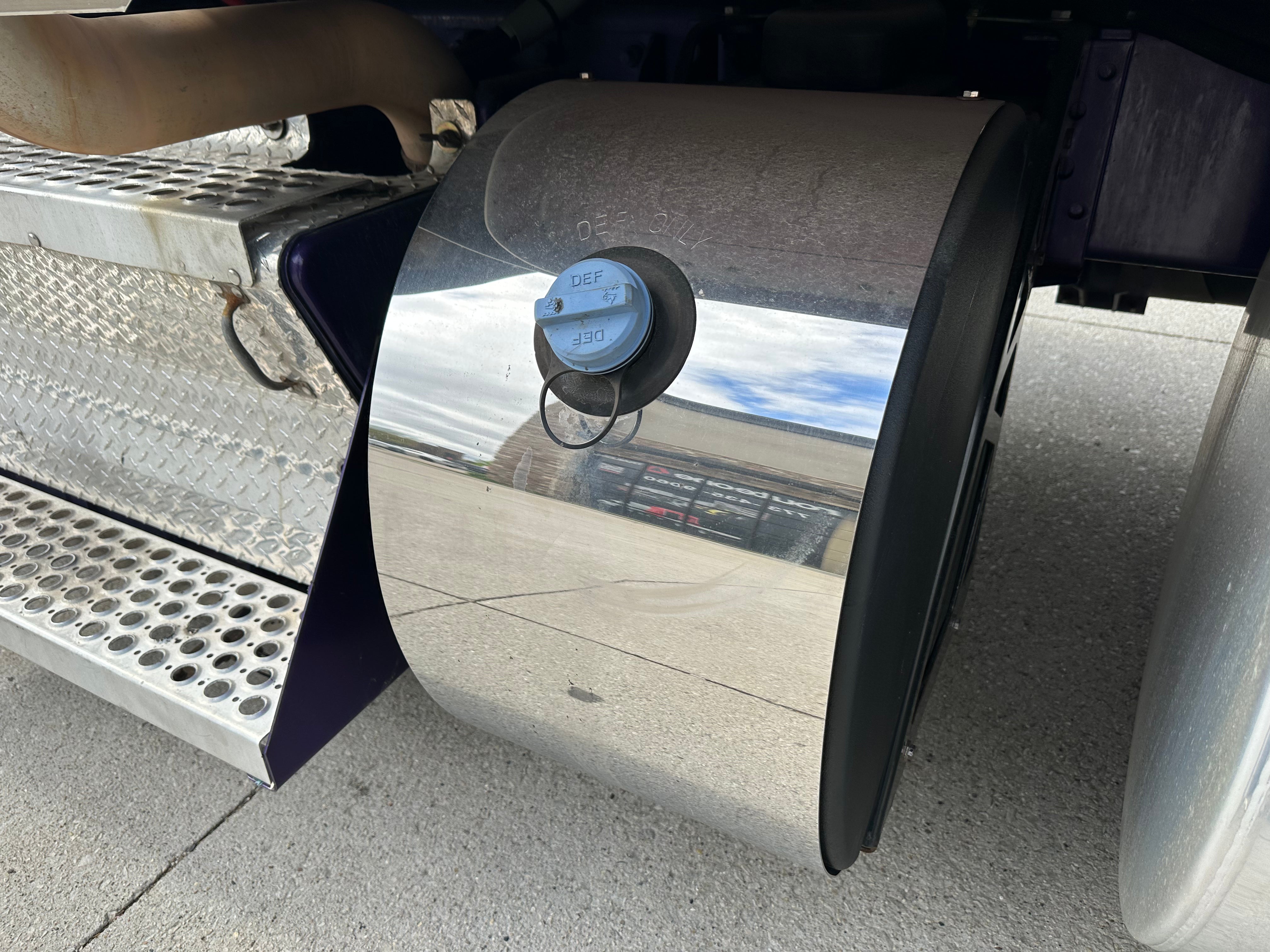 2022 Kenworth W900 Route One Trailers