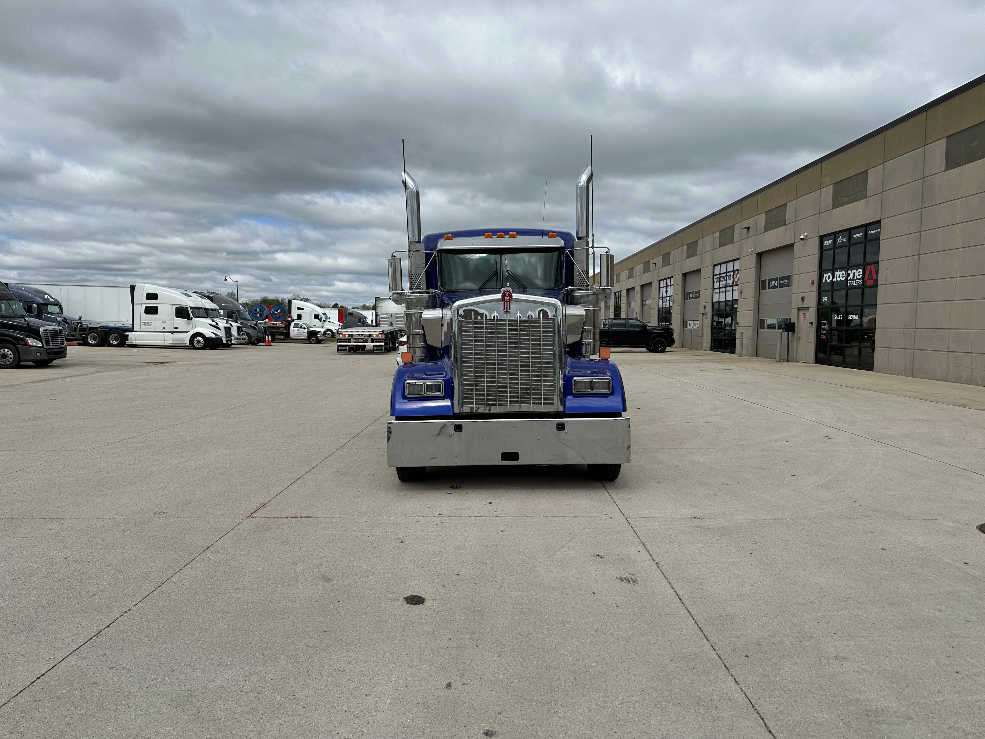 2022 KW W900 Series Route One Trailers