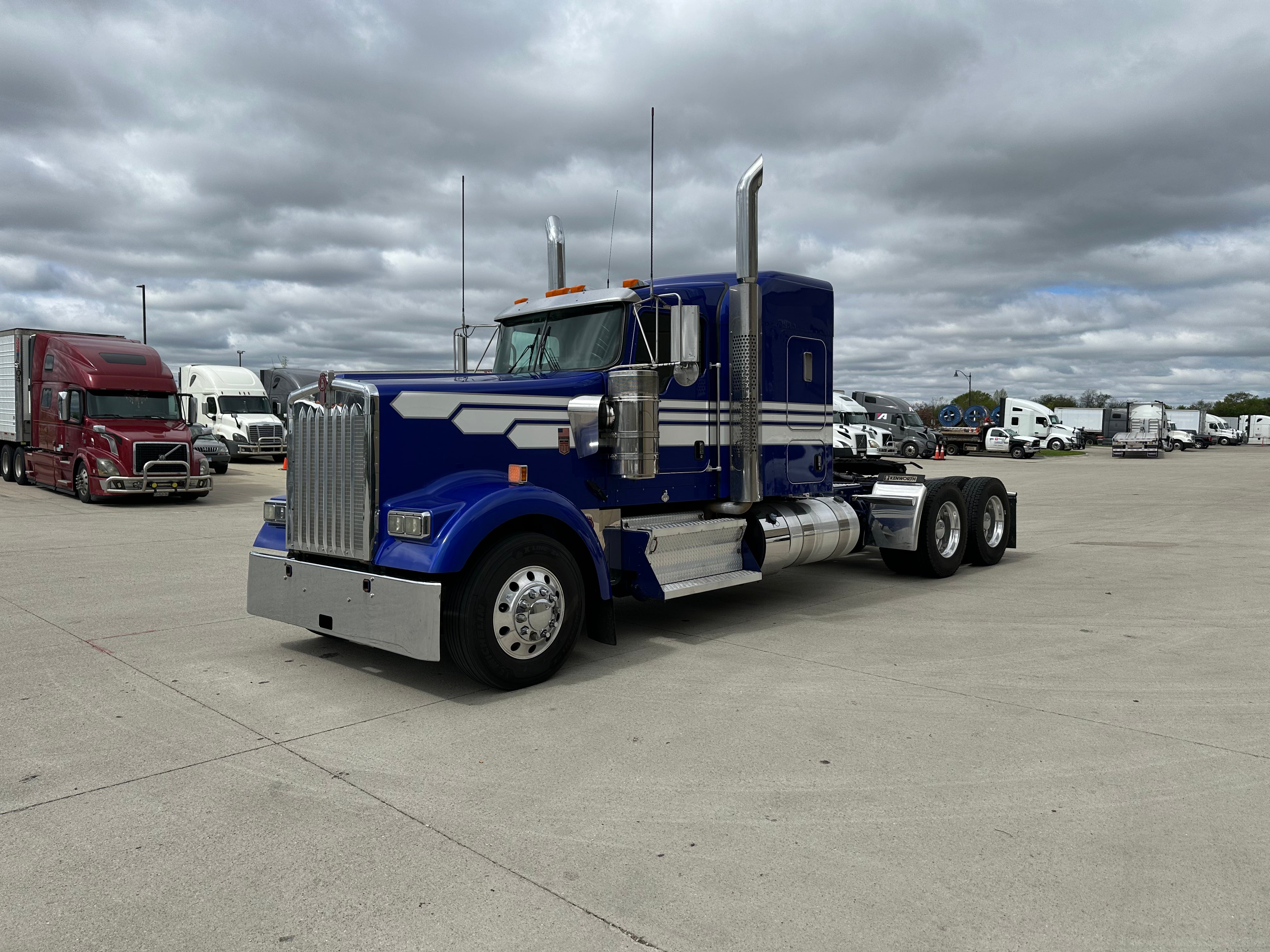 2022 KW W900 Series Route One Trailers