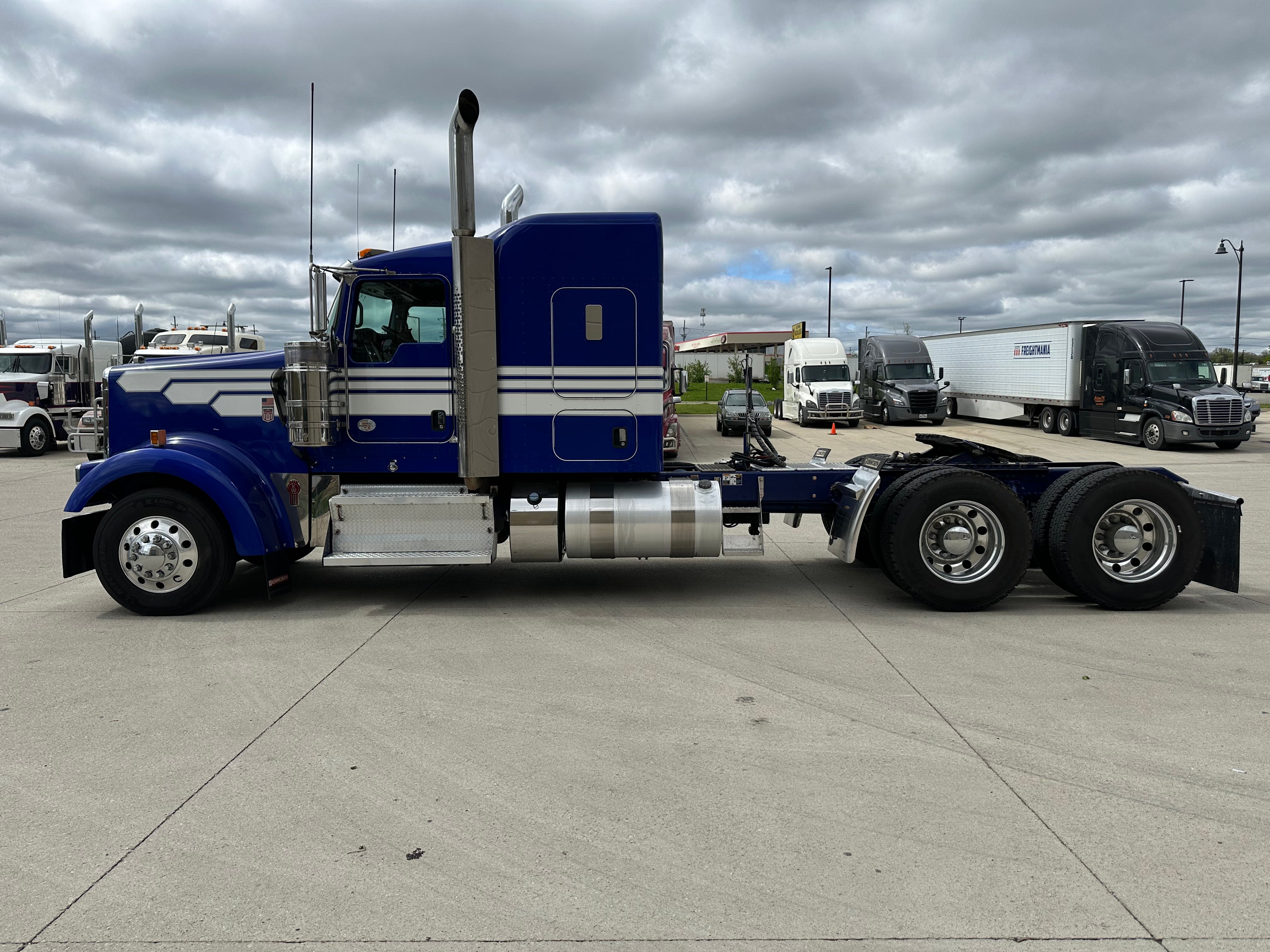 2022 KW W900 Series Route One Trailers
