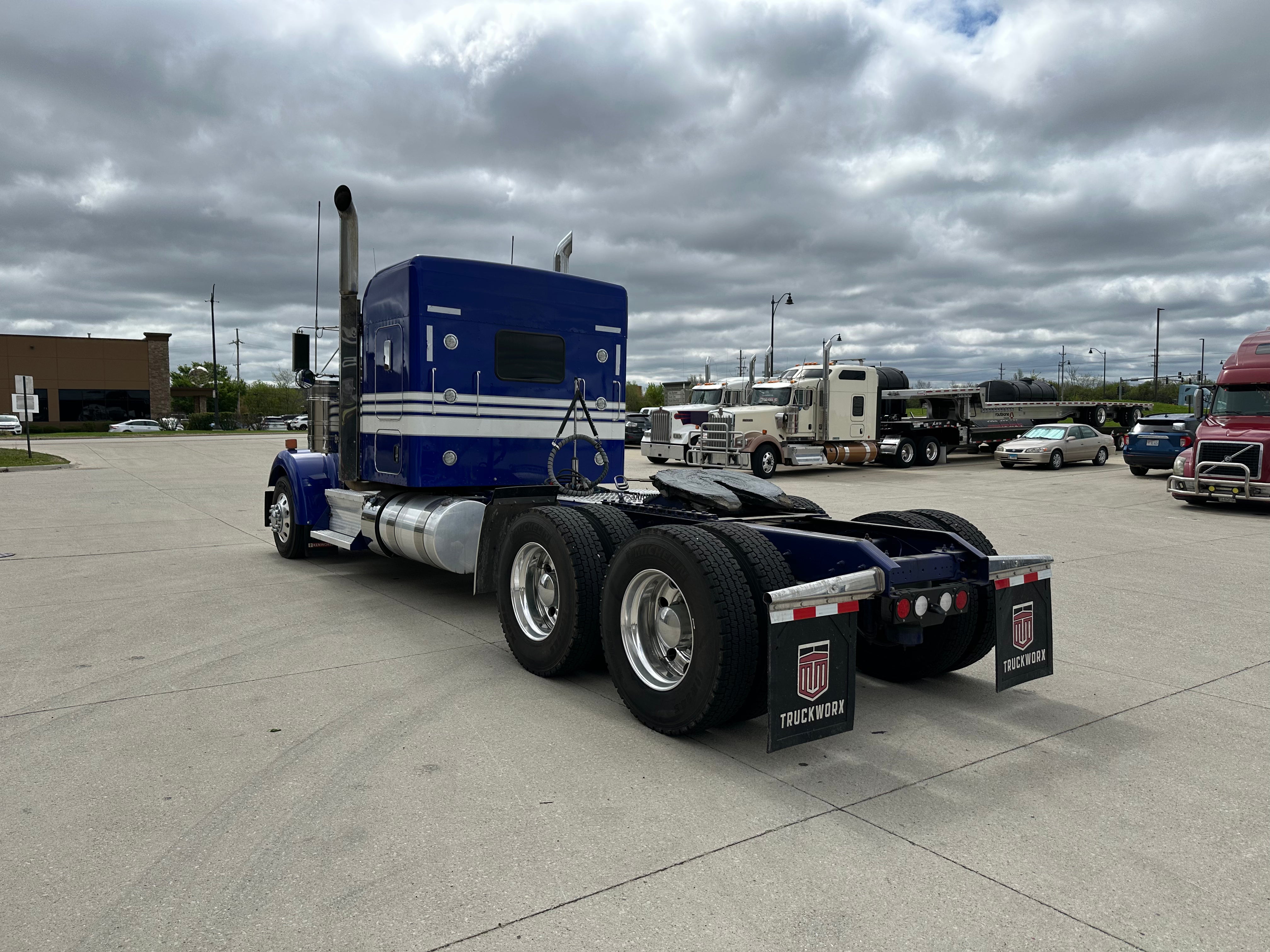 2022 KW W900 Series Route One Trailers
