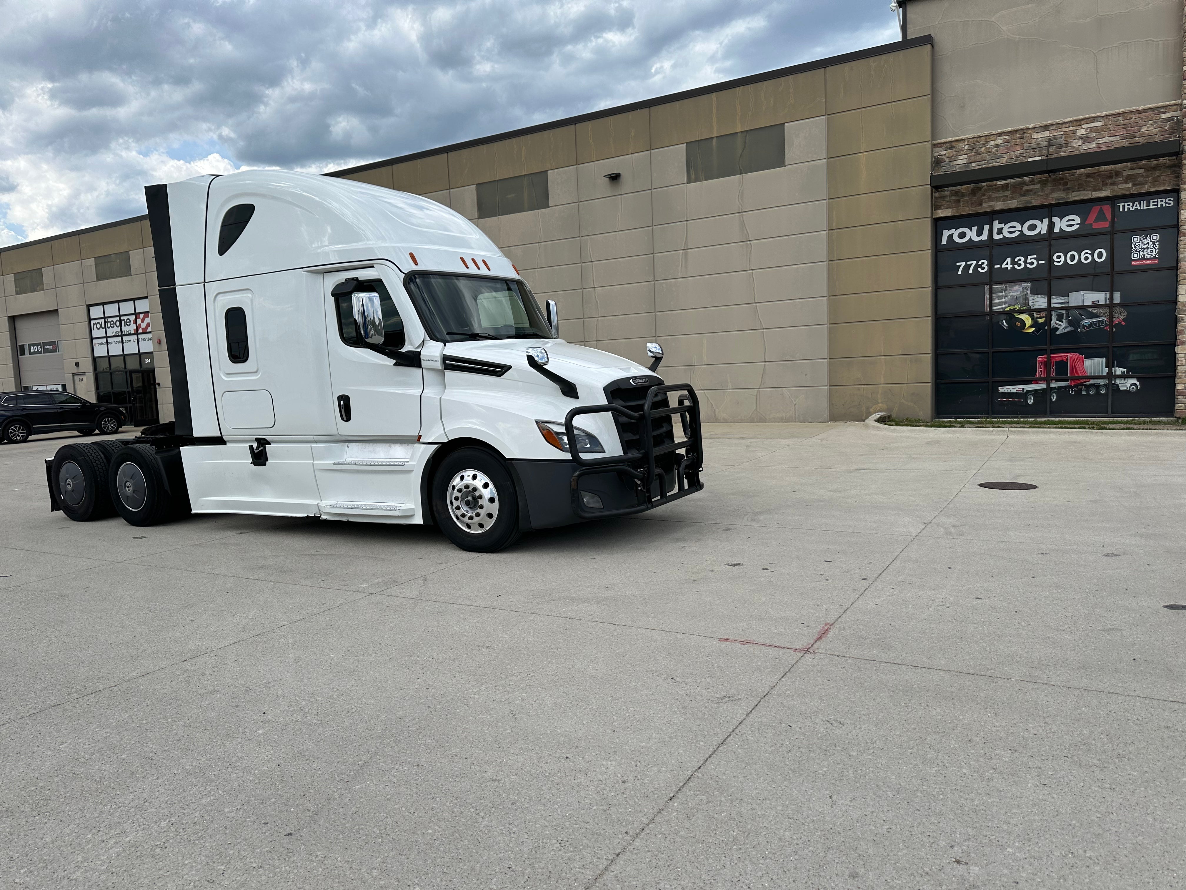 2023 Freightliner Cascadia Route One Trailers