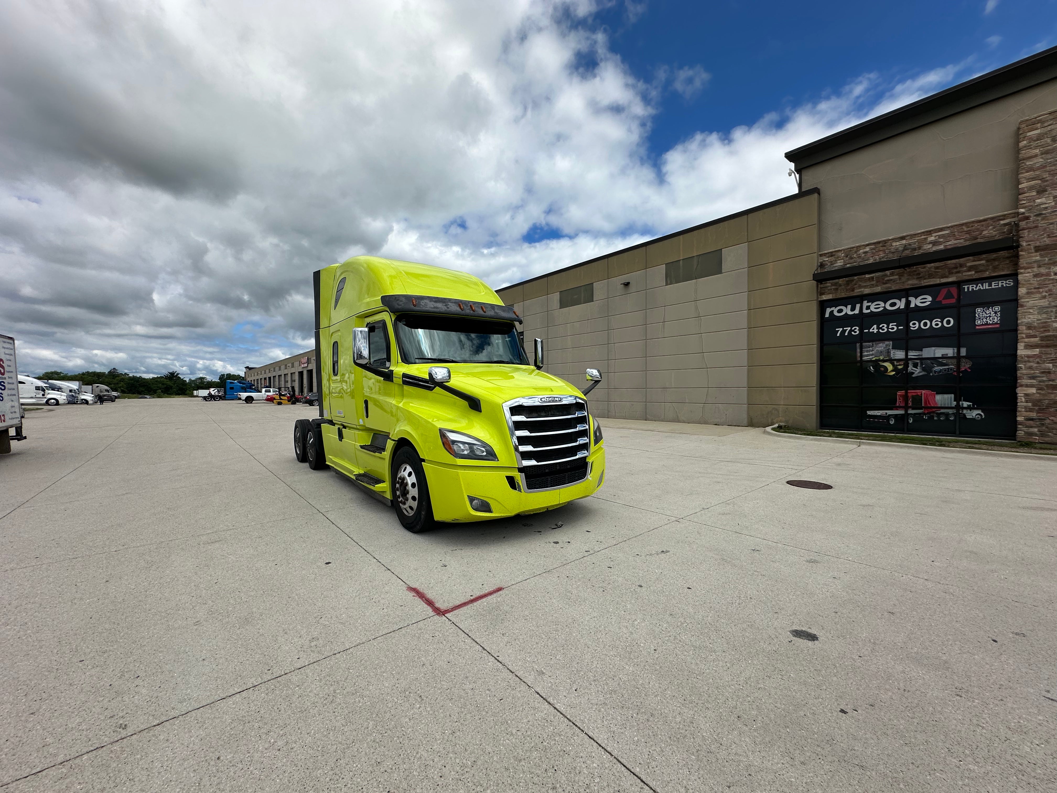 2018 Freightliner Cascadia Route One Trailers