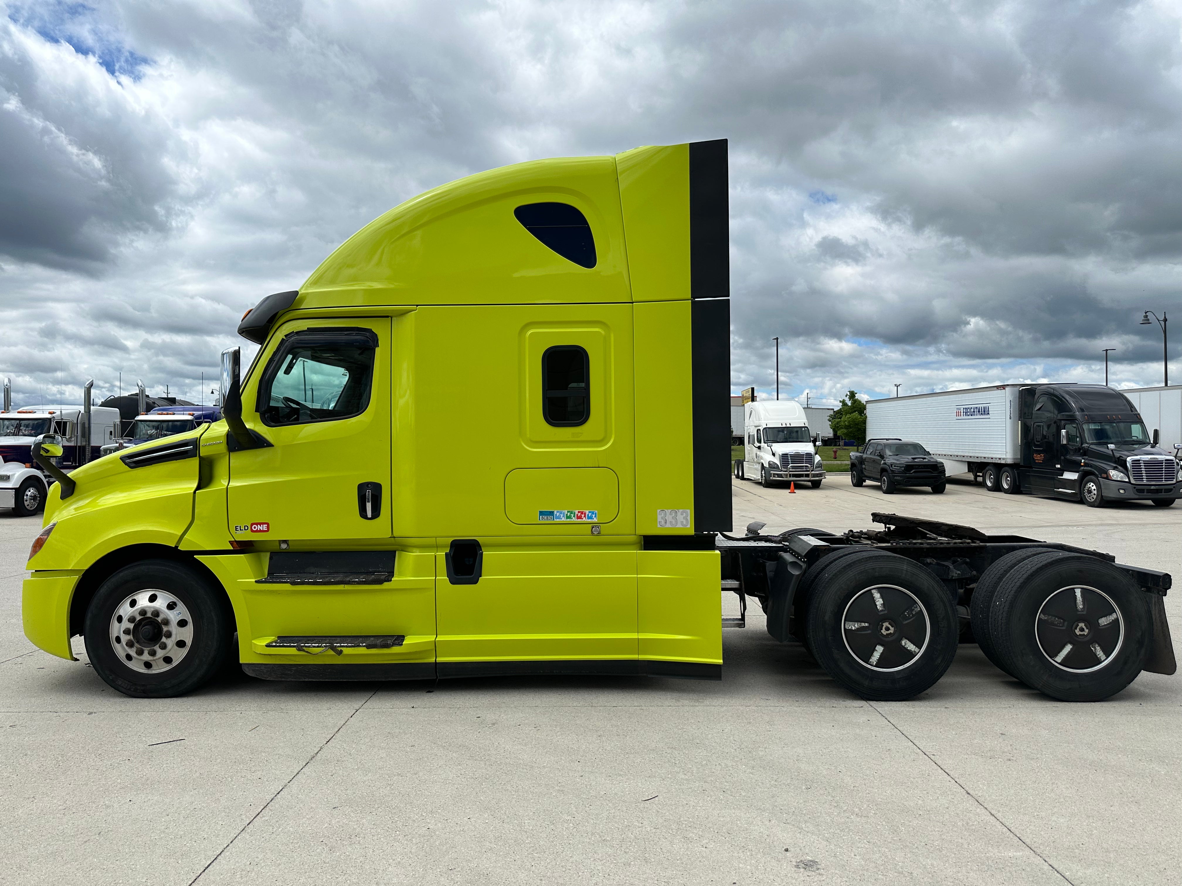 2018 Freightliner Cascadia Route One Trailers