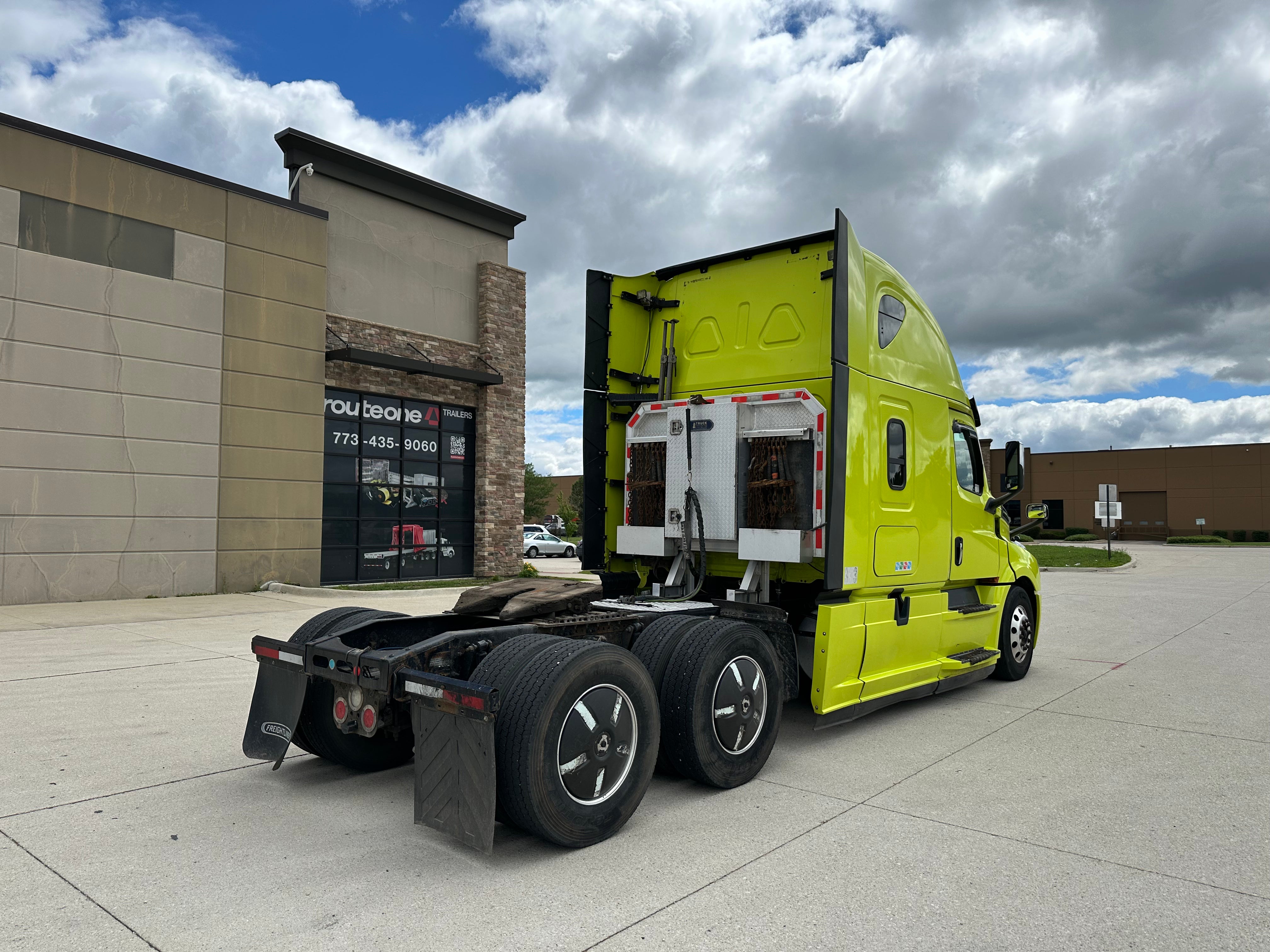 2018 Freightliner Cascadia Route One Trailers