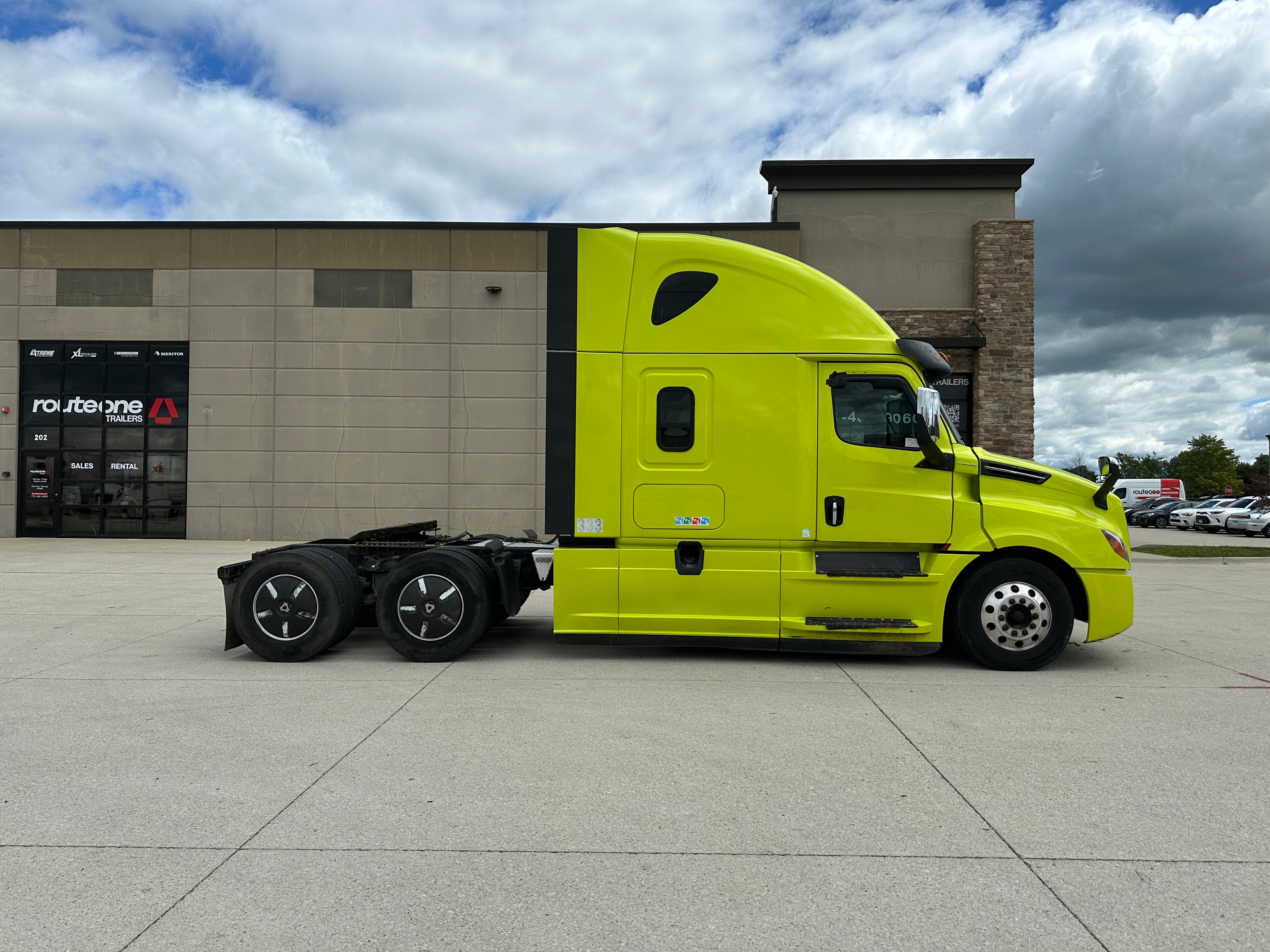 2018 Freightliner Cascadia Route One Trailers