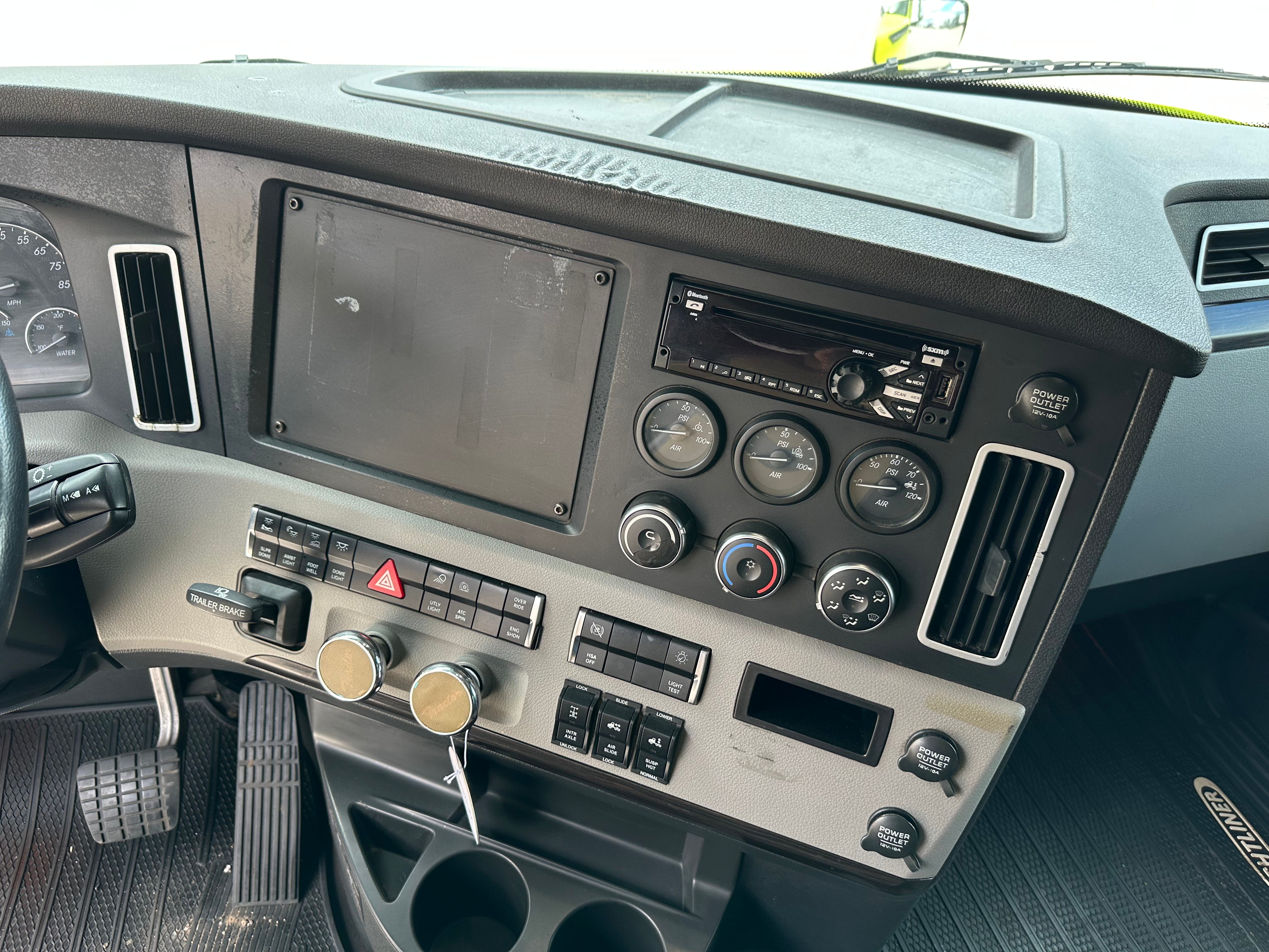 2018 Freightliner Cascadia Route One Trailers