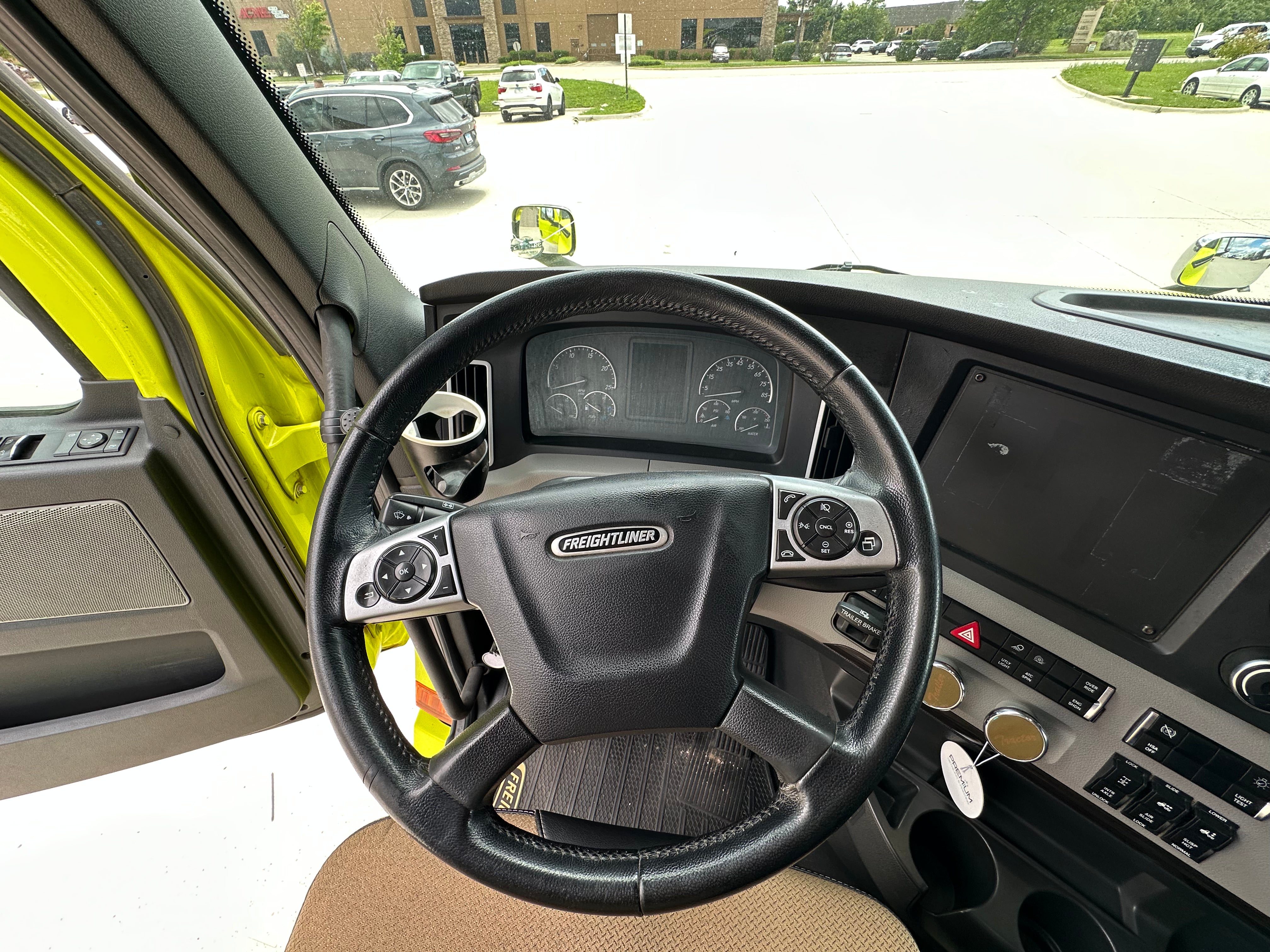 2018 Freightliner Cascadia Route One Trailers